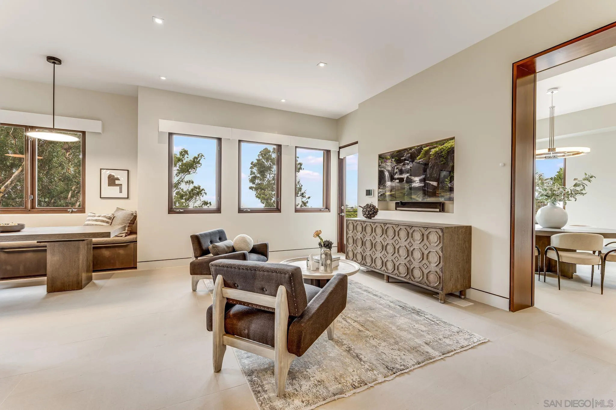 8070 La Jolla Scenic Dr N