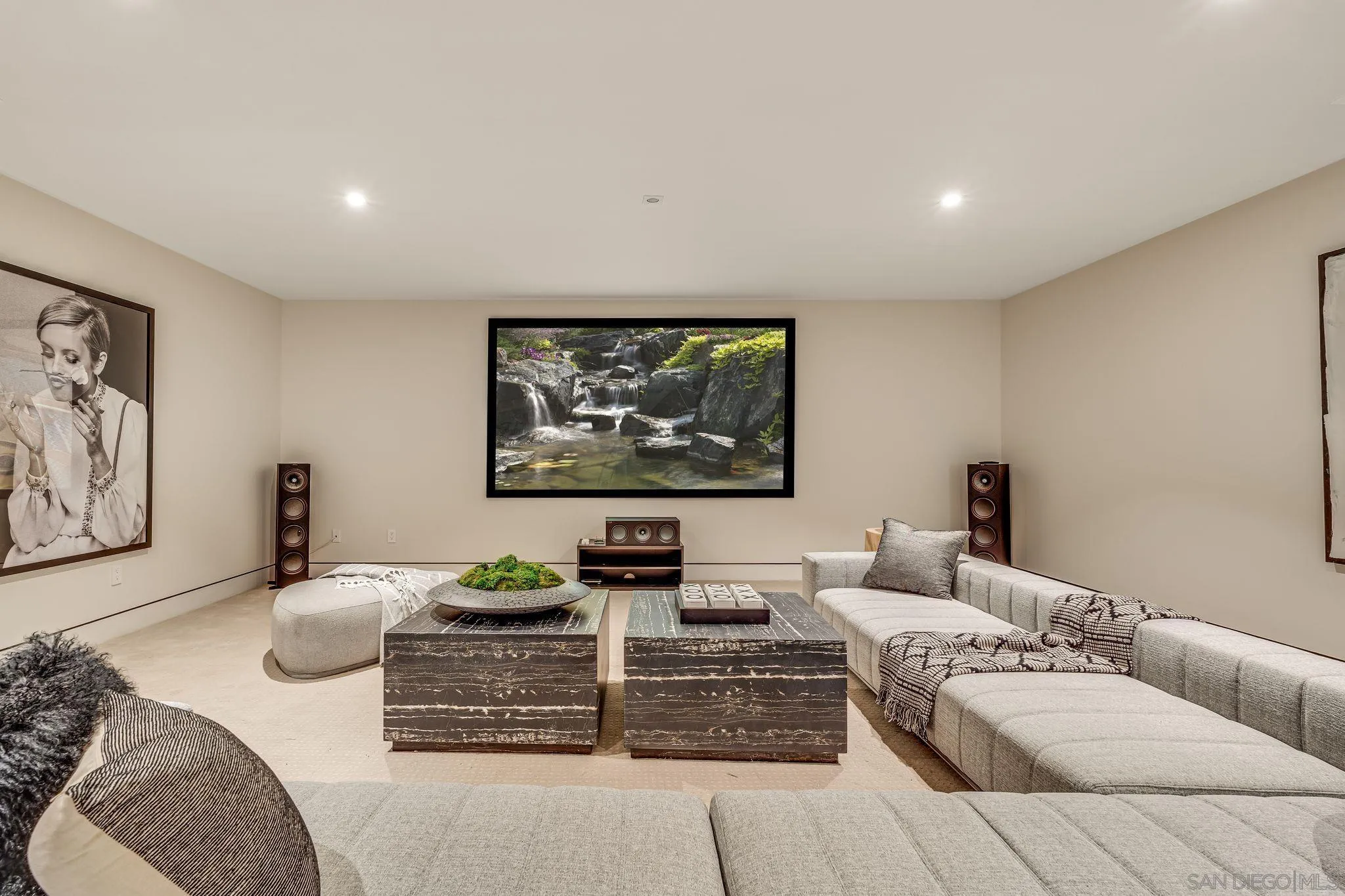 8070 La Jolla Scenic Dr N