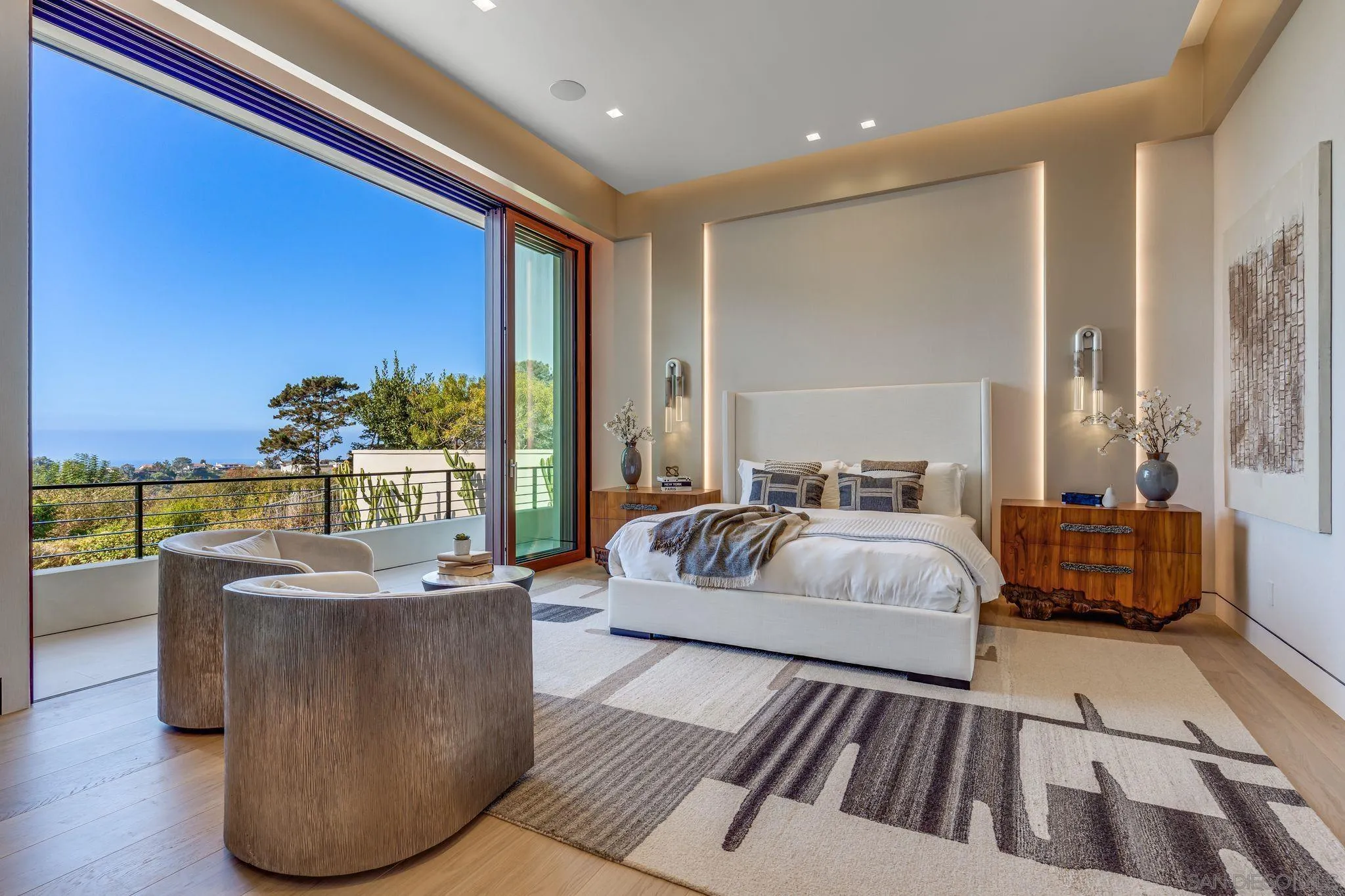 8070 La Jolla Scenic Dr N