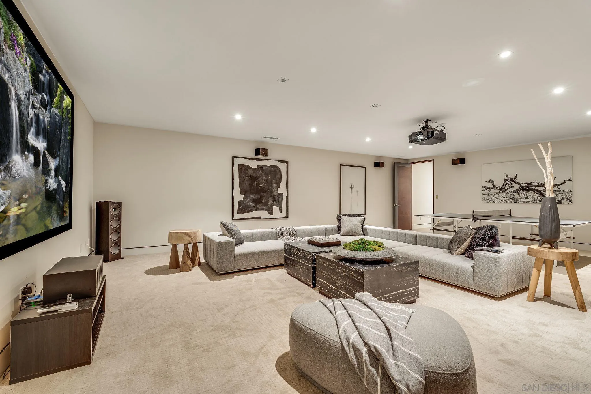 8070 La Jolla Scenic Dr N