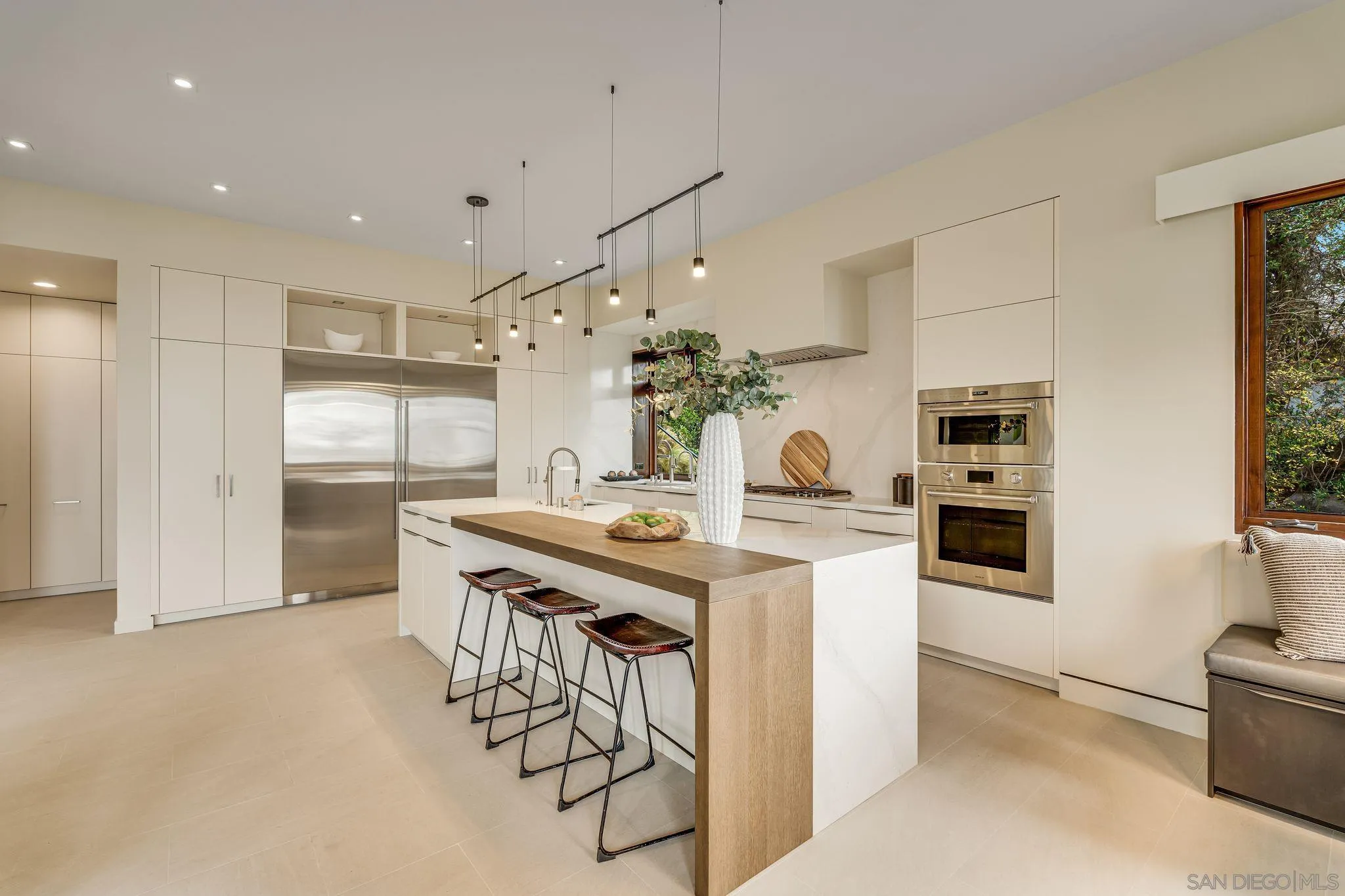 8070 La Jolla Scenic Dr N