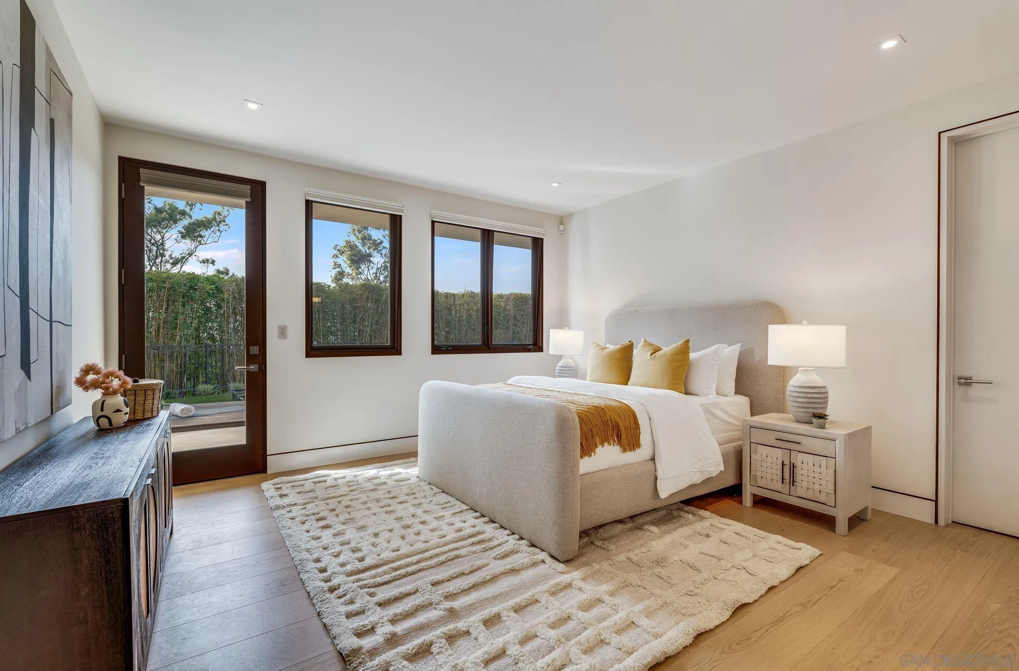 8070 La Jolla Scenic Dr N