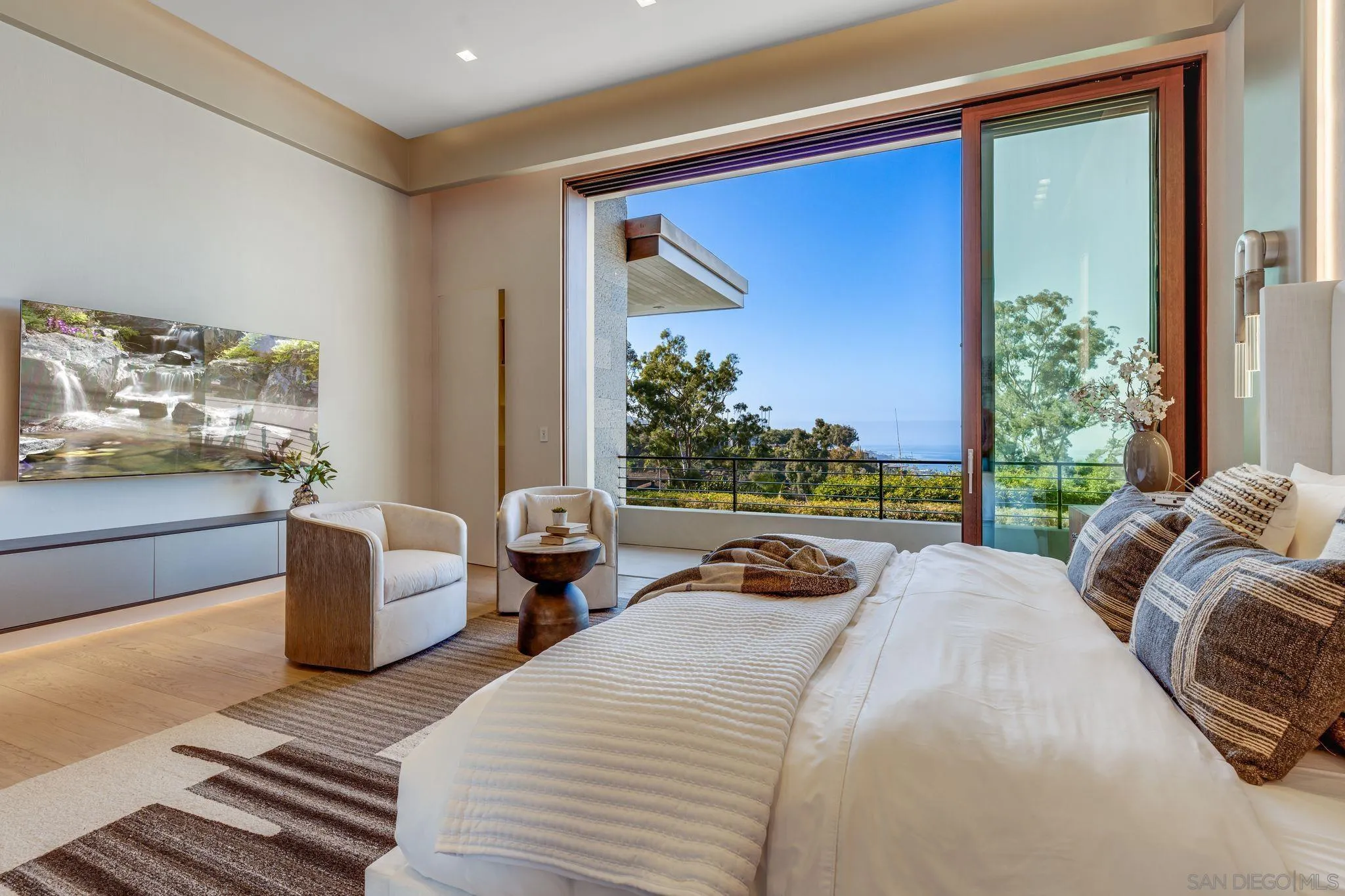 8070 La Jolla Scenic Dr N