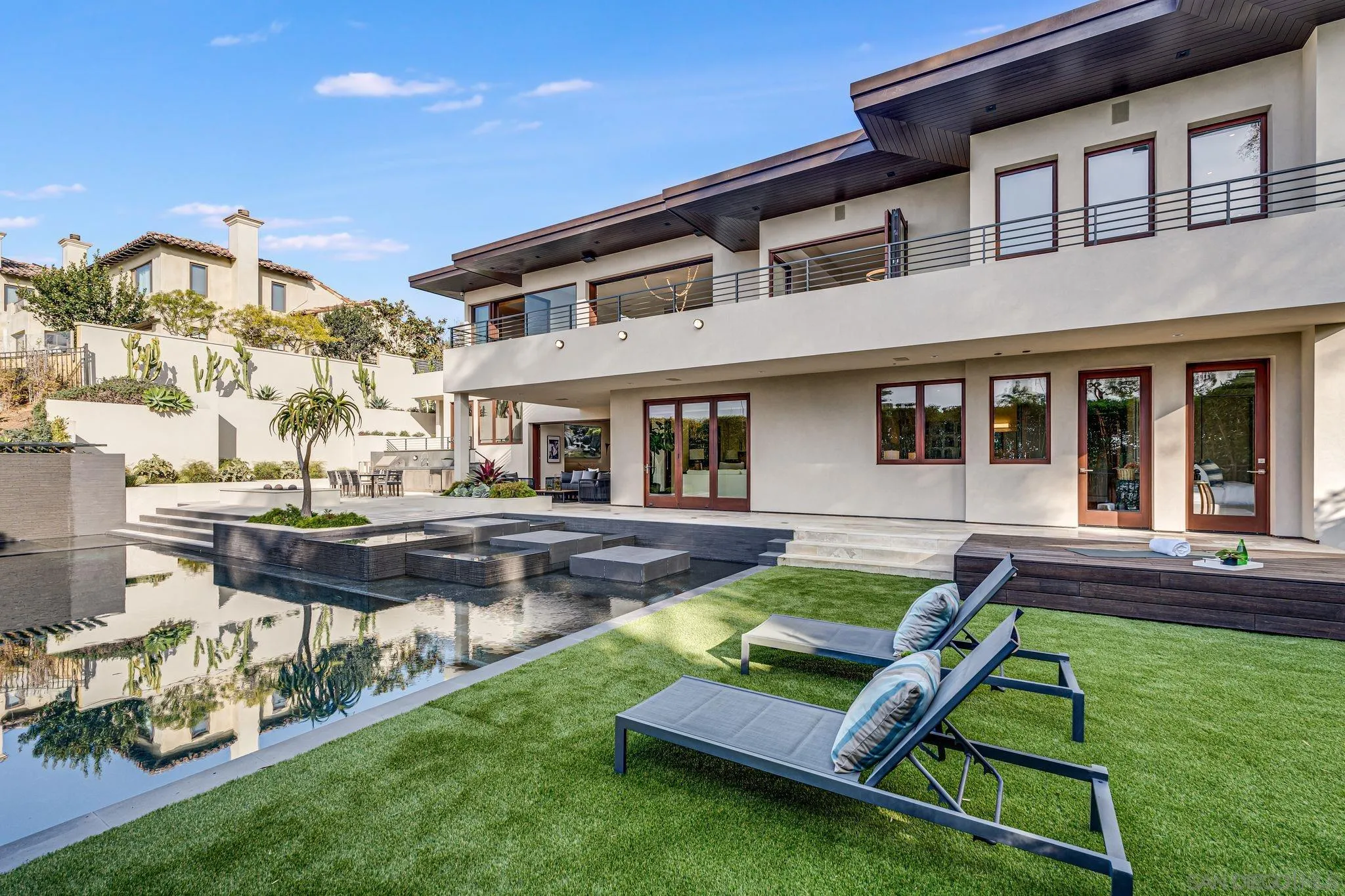 8070 La Jolla Scenic Dr N