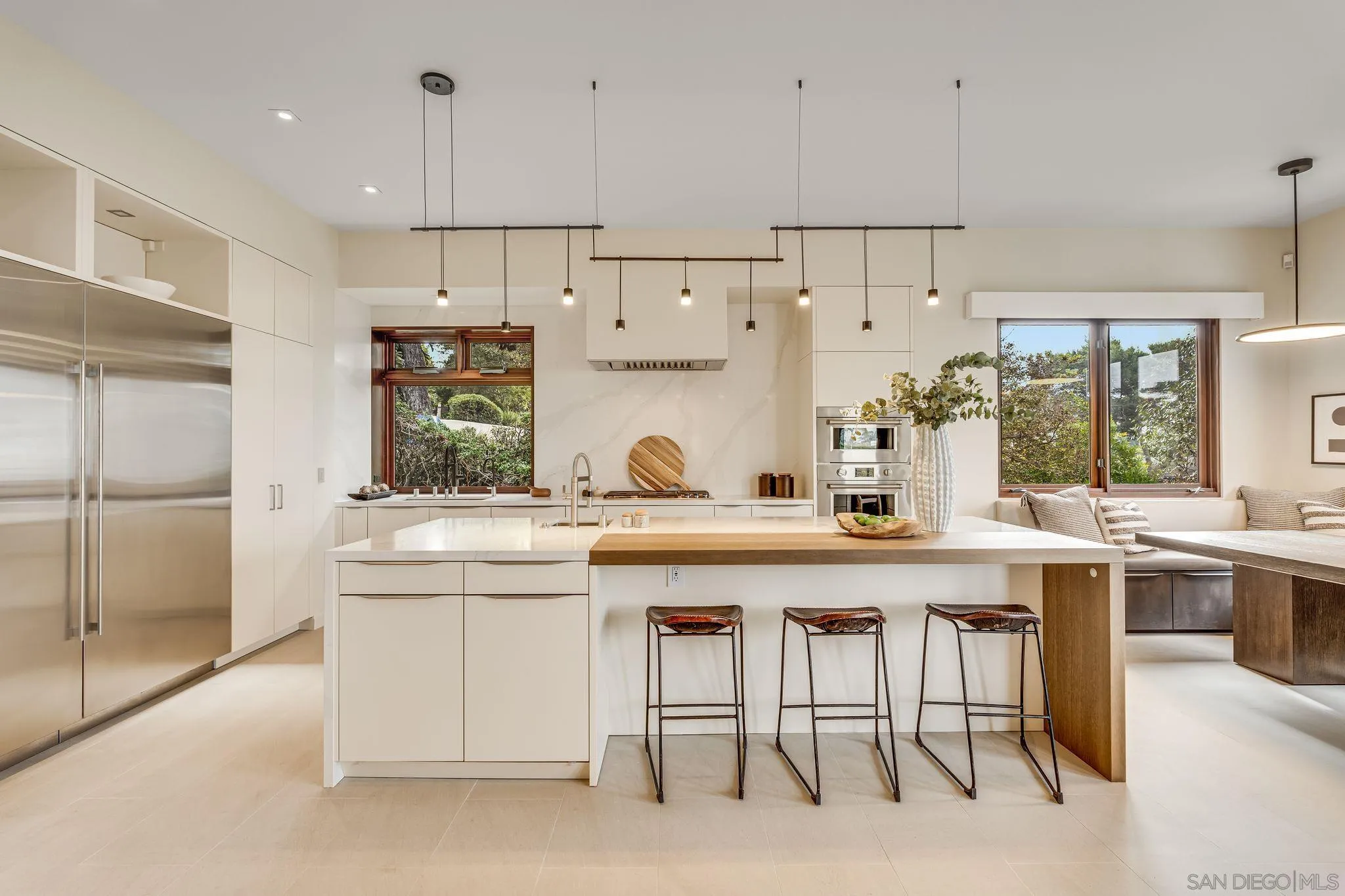 8070 La Jolla Scenic Dr N