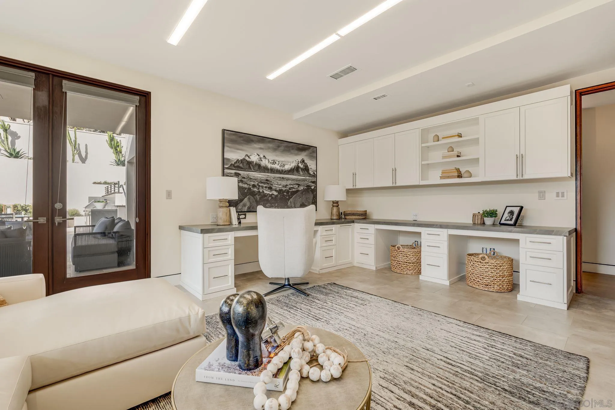 8070 La Jolla Scenic Dr N