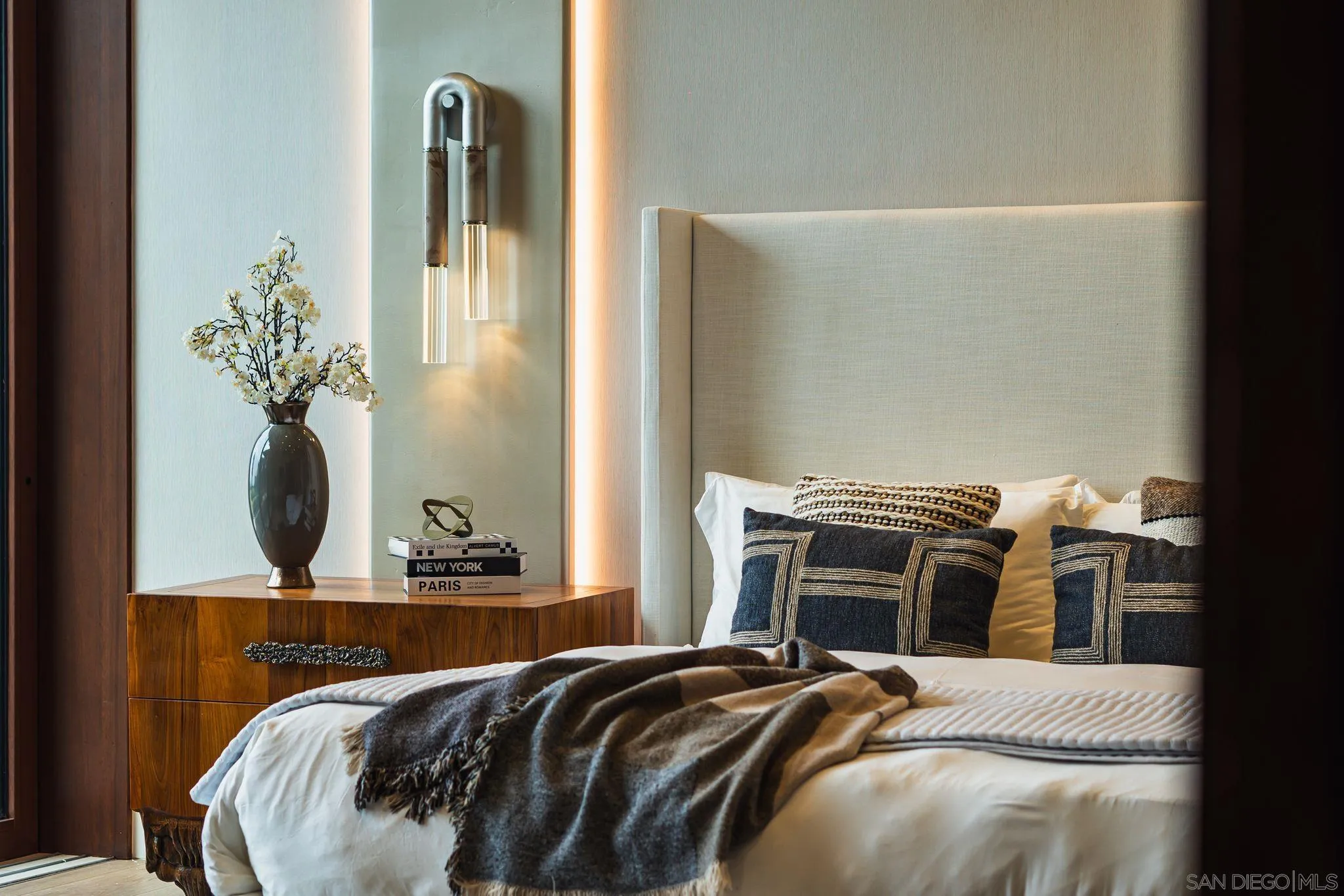 8070 La Jolla Scenic Dr N