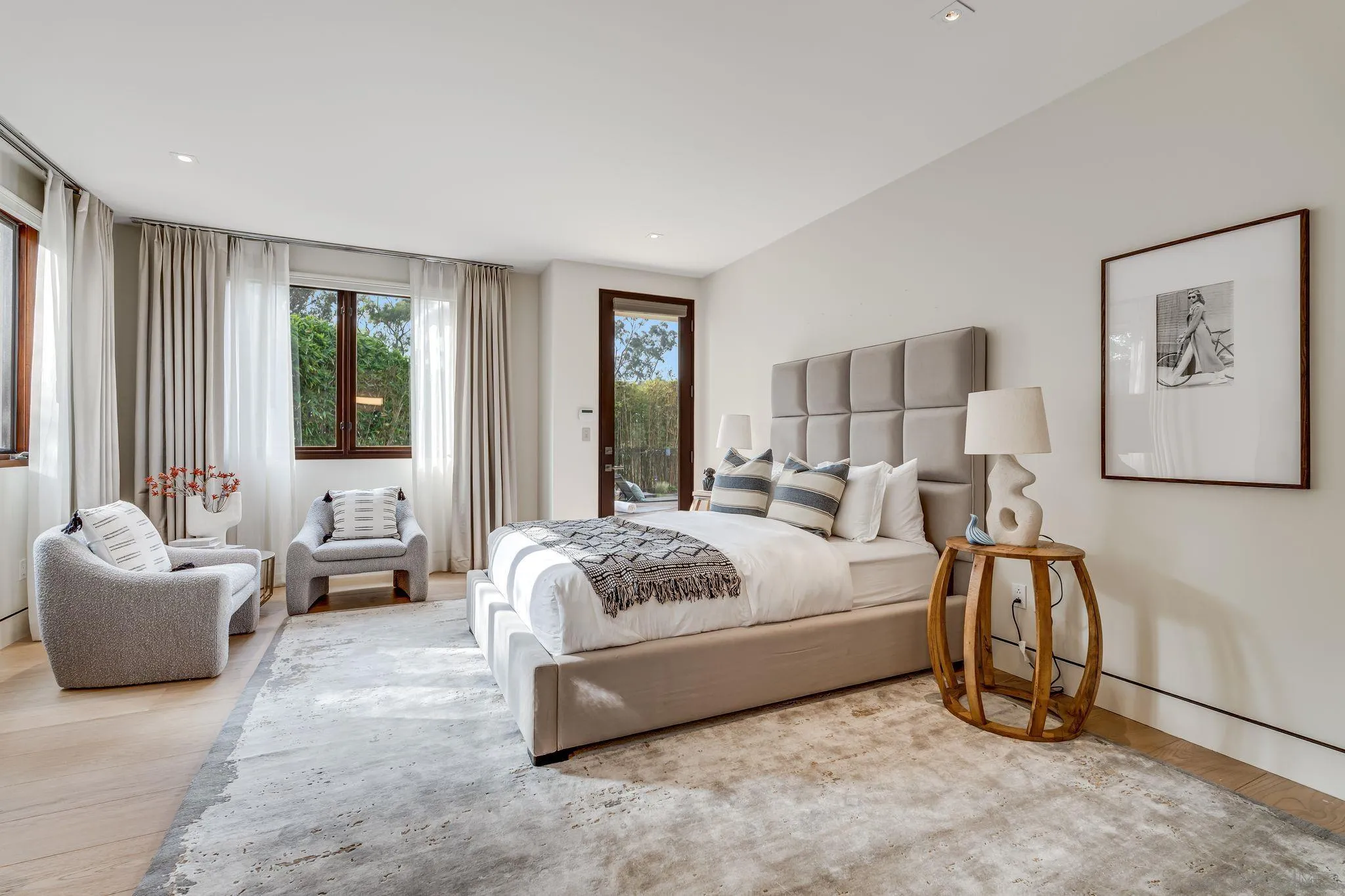 8070 La Jolla Scenic Dr N