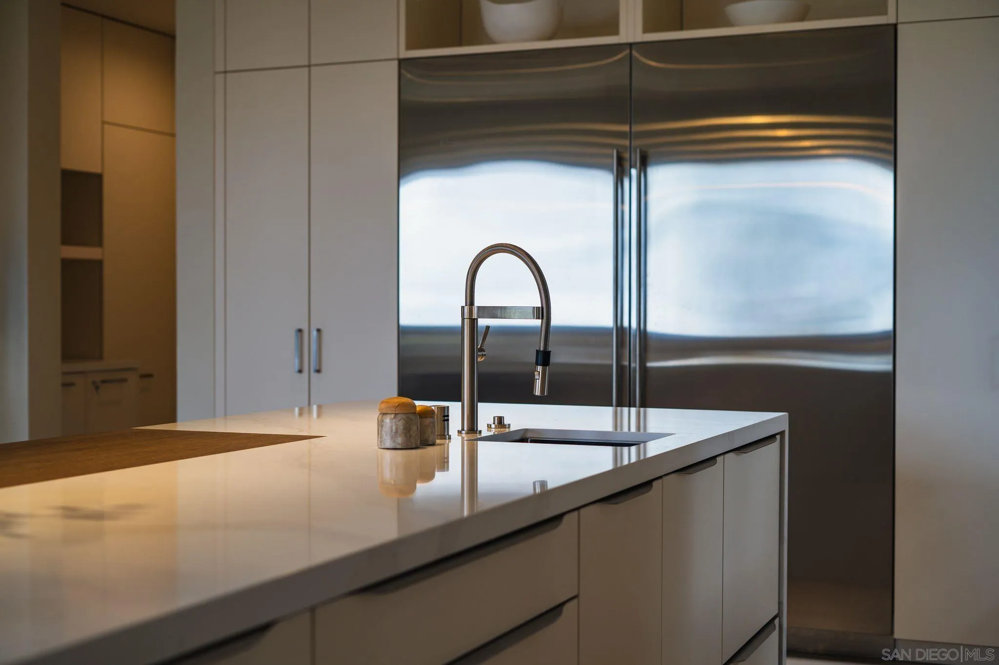 8070 La Jolla Scenic Dr N