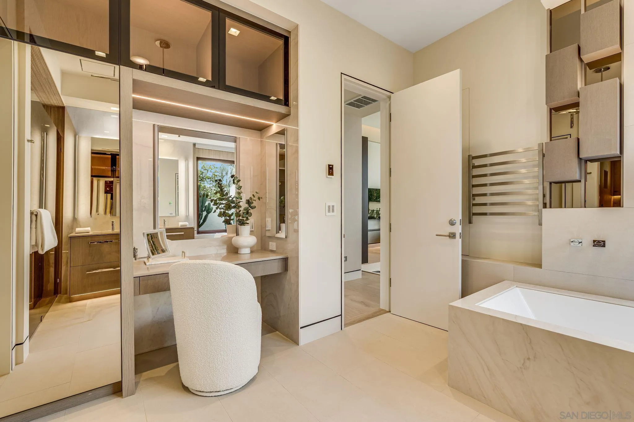 8070 La Jolla Scenic Dr N