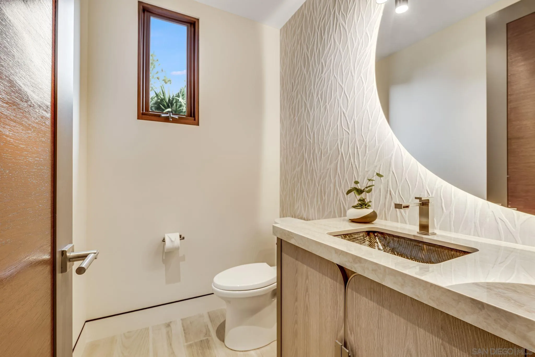 8070 La Jolla Scenic Dr N