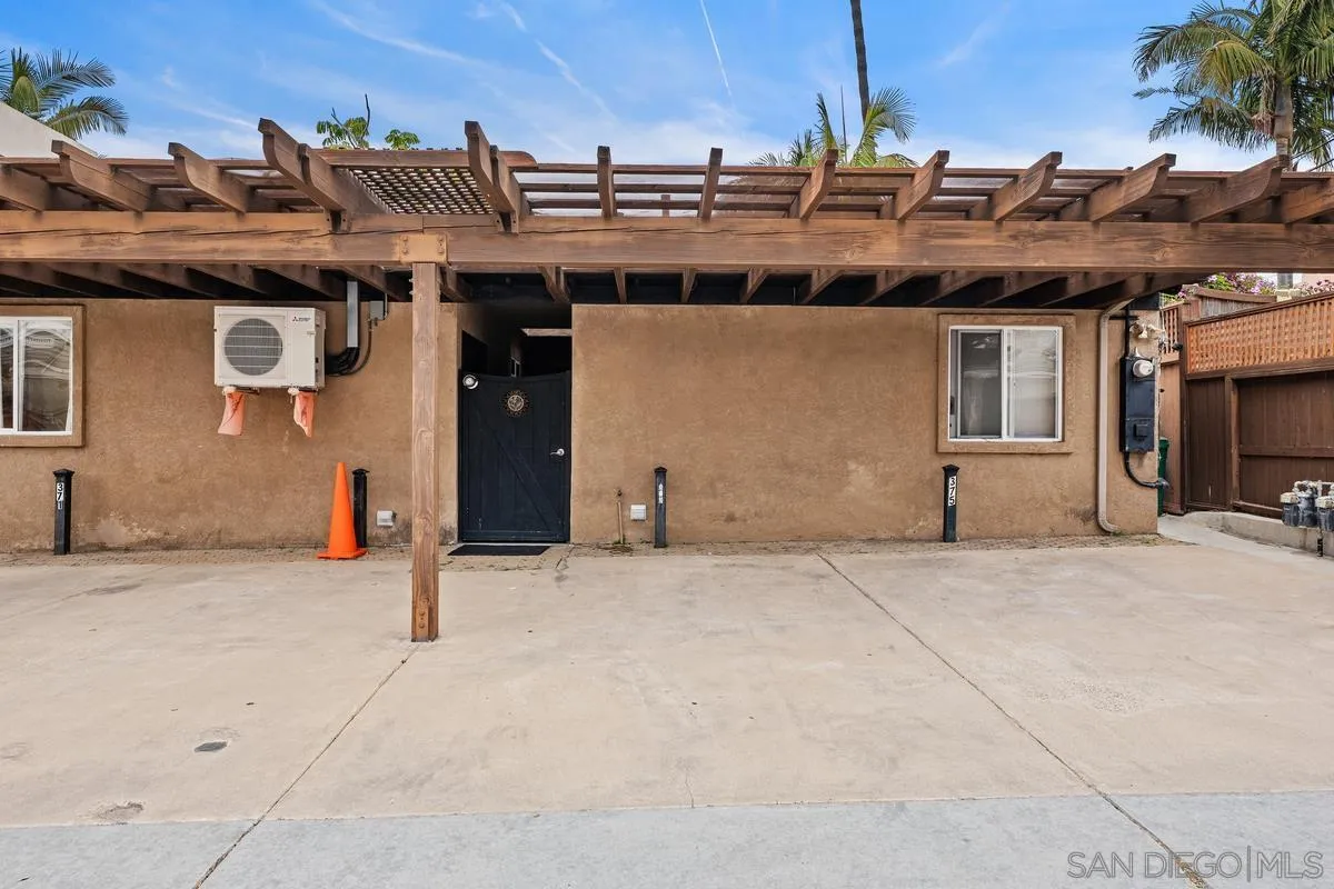 373 Nautilus St