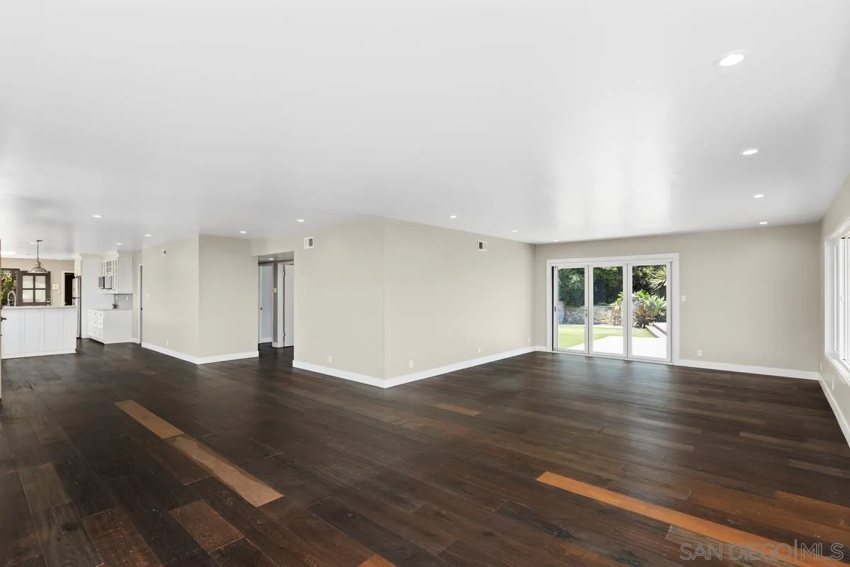 7246 Rue De Roark
