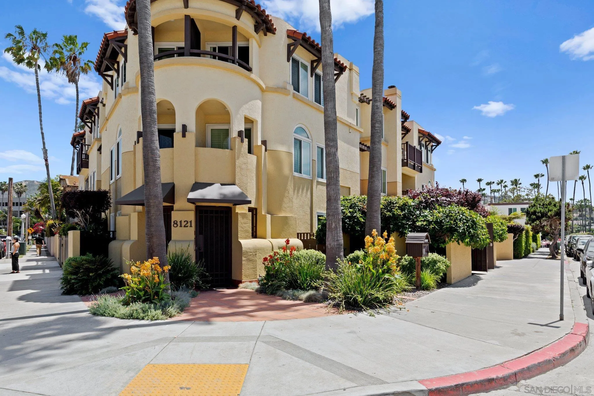 8121 Camino Del Sol Unit 102