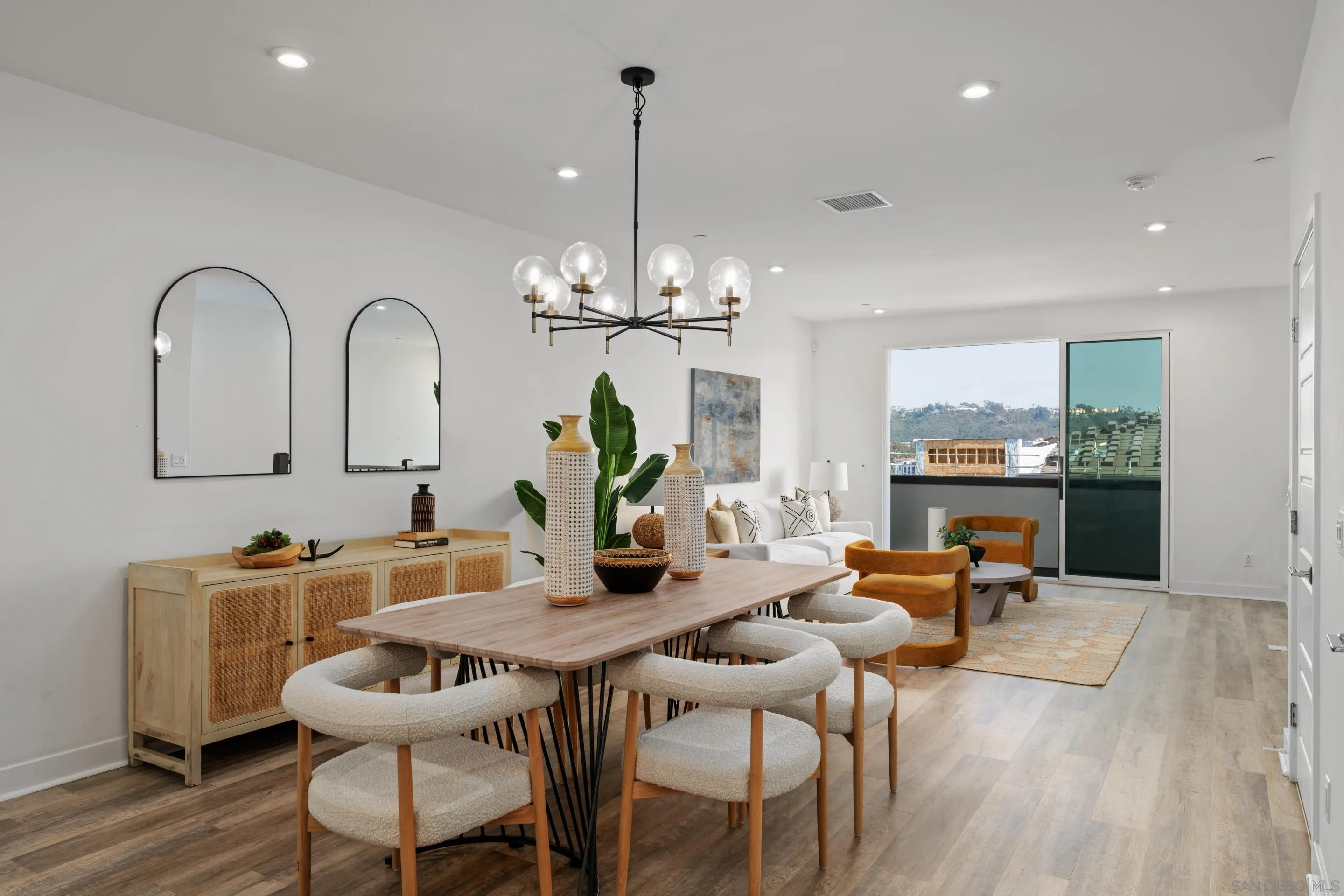 2731 Via Avella