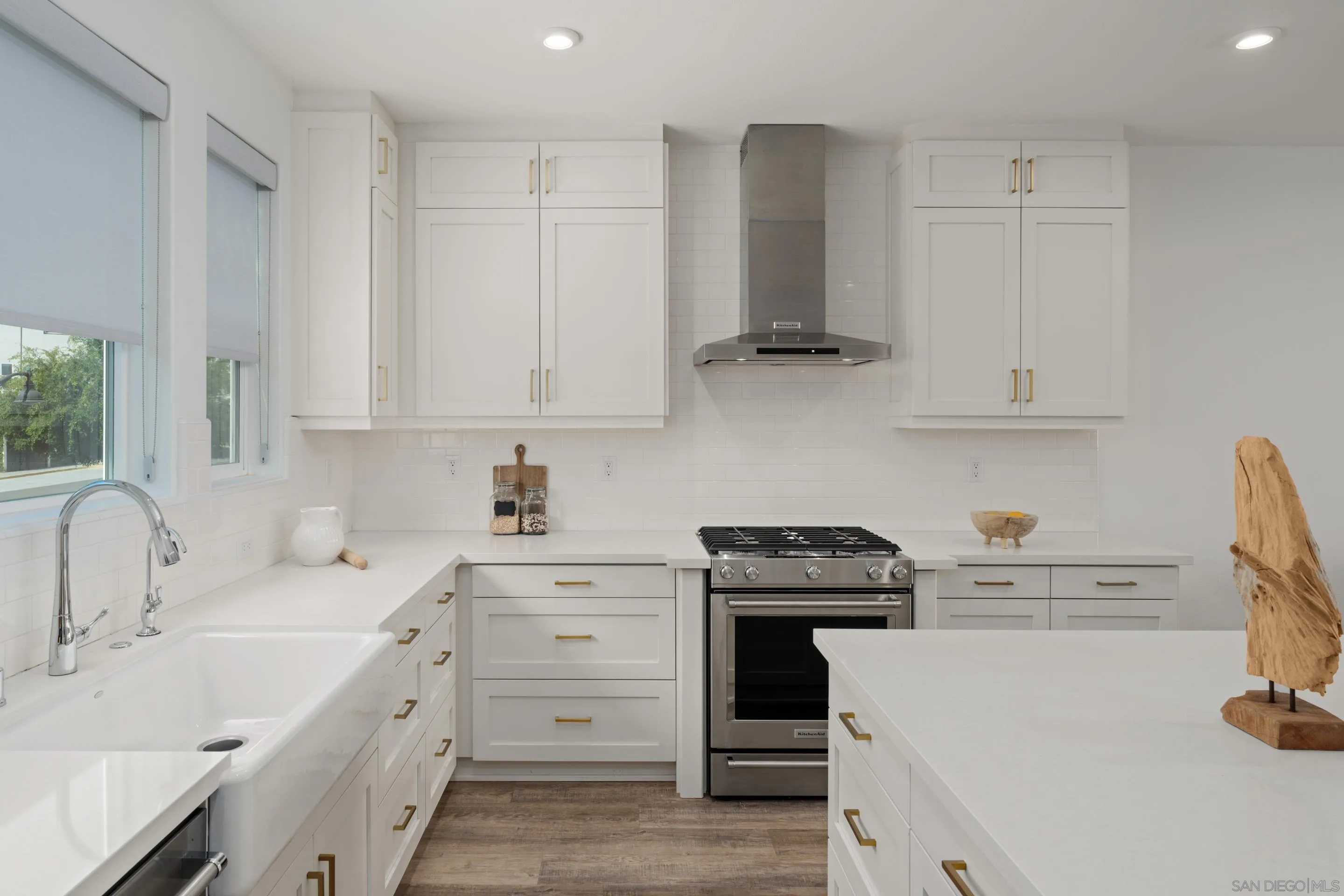 2731 Via Avella