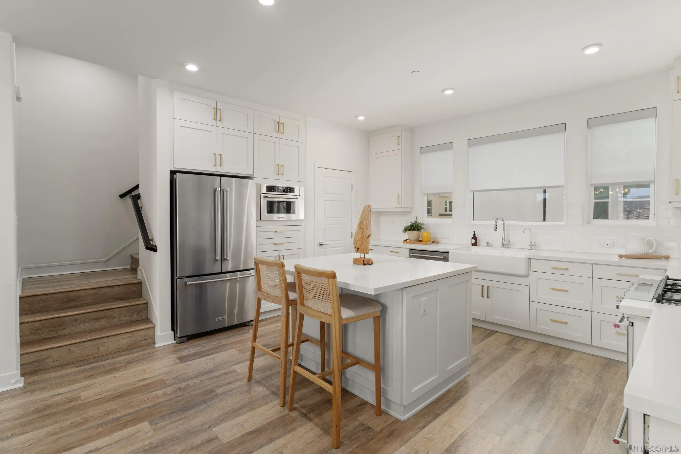 2731 Via Avella