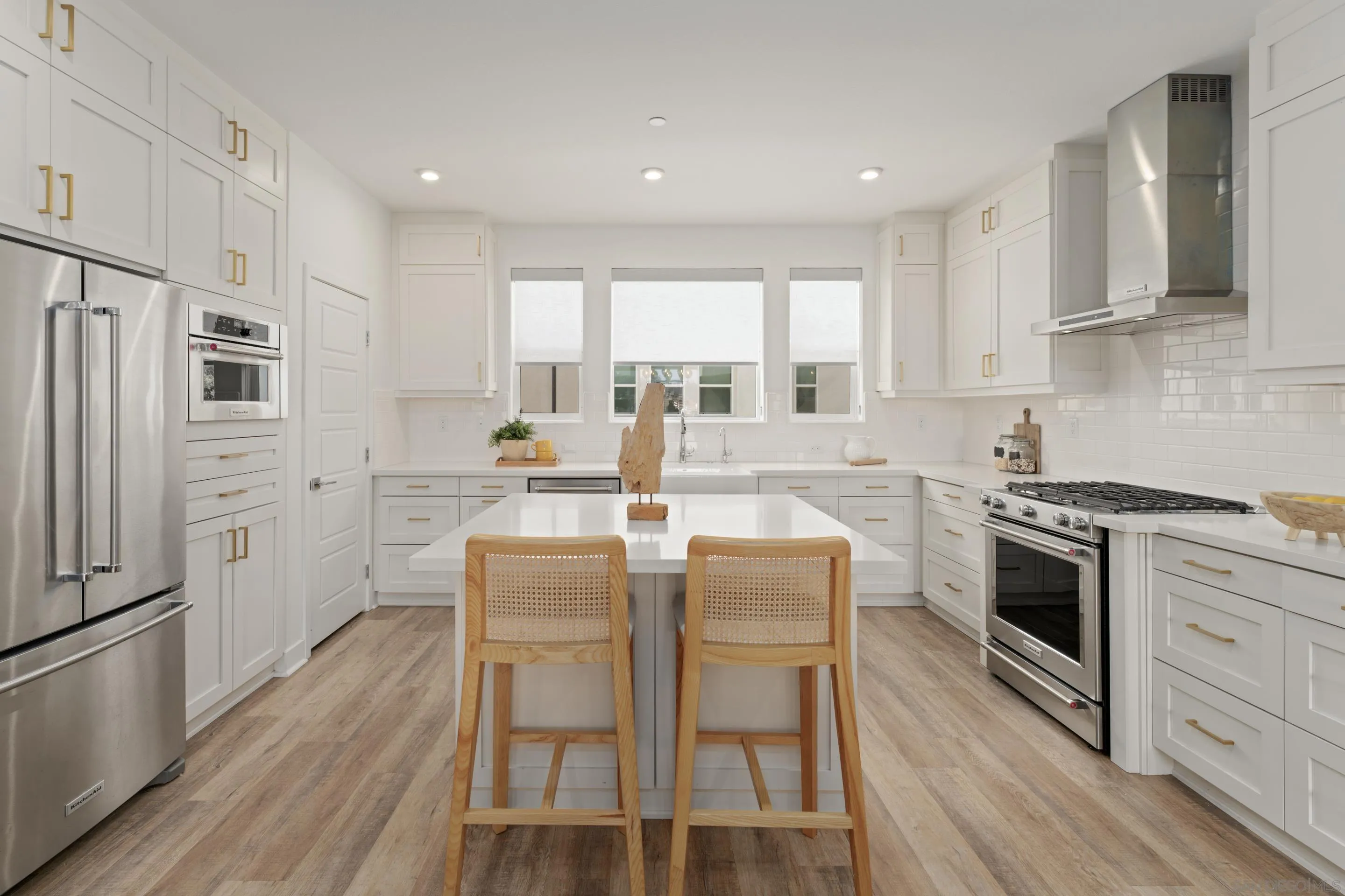 2731 Via Avella