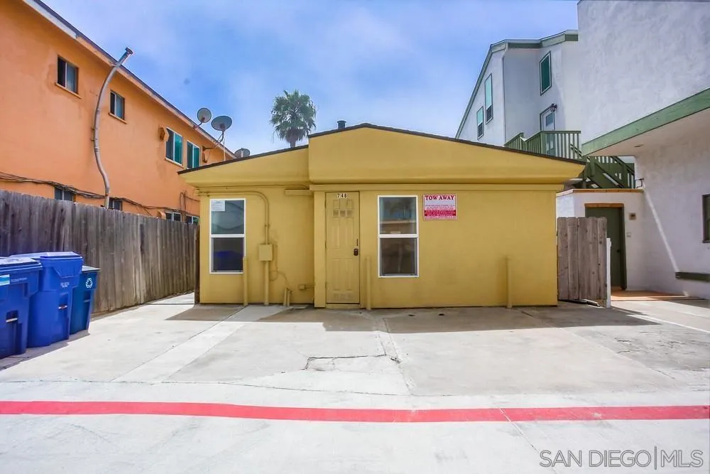 746 Ensenada Ct