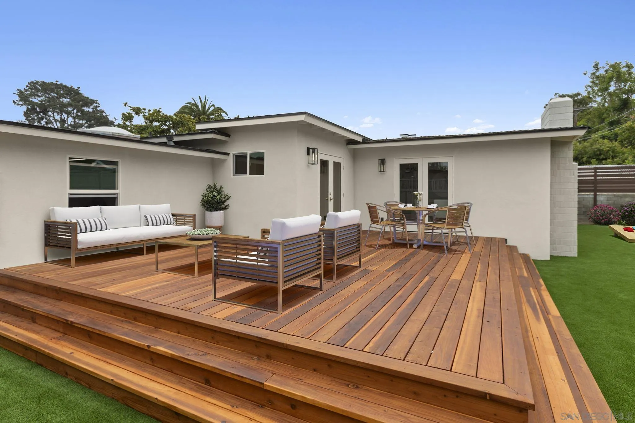 744 Catalina Blvd