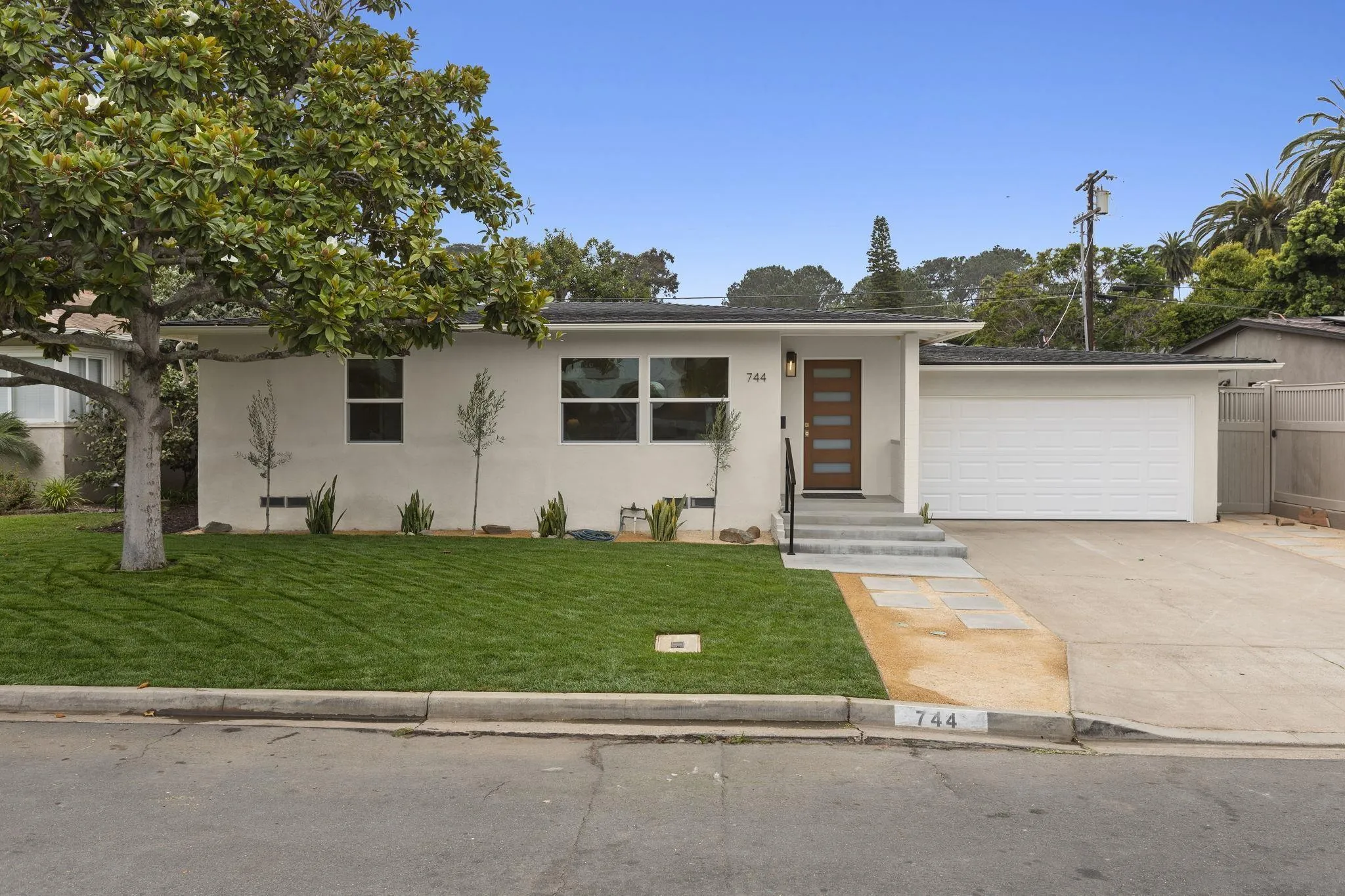 744 Catalina Blvd