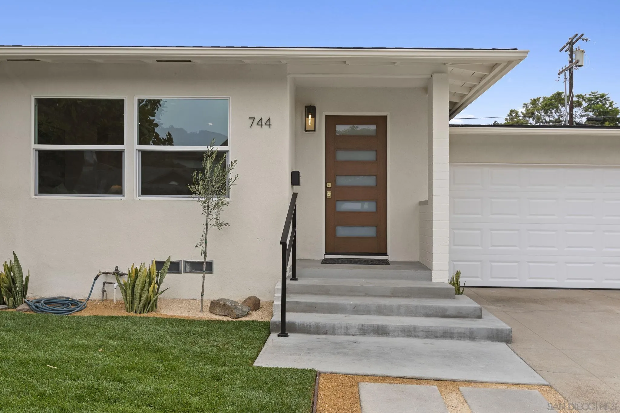 744 Catalina Blvd