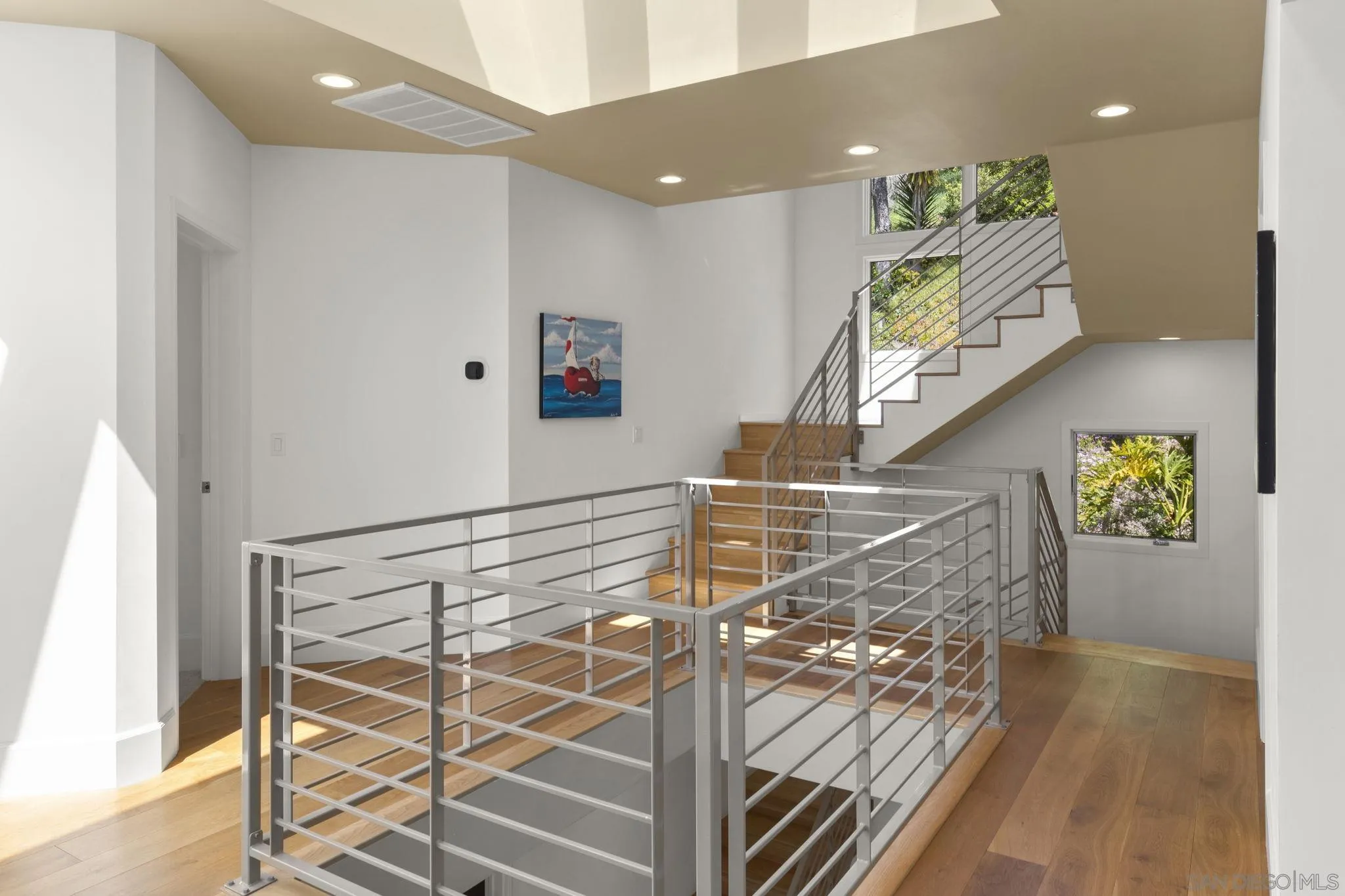 5787 Bellevue Ave