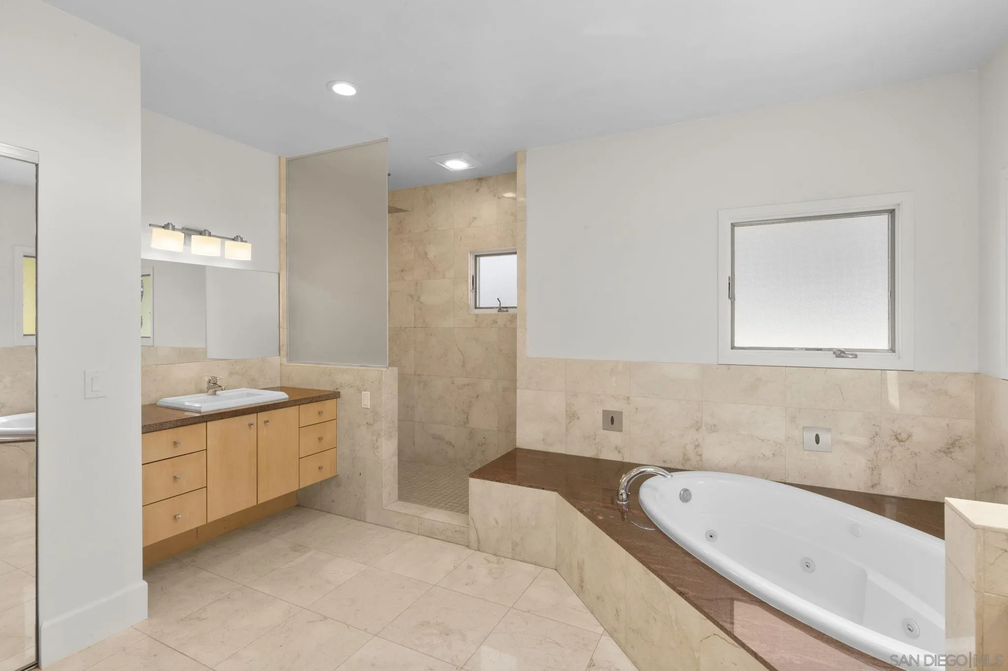 5787 Bellevue Ave