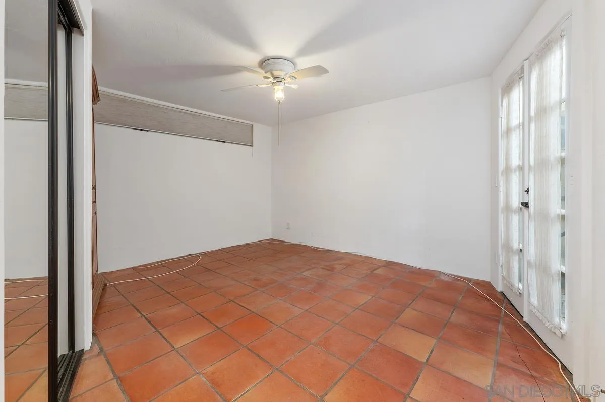 5716 Dolphin Pl