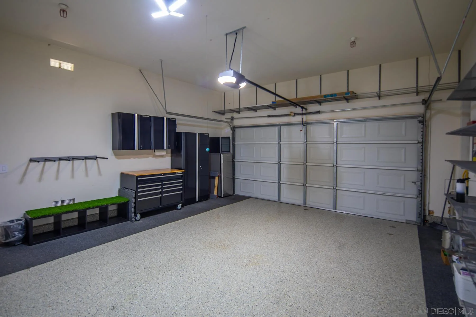1042 Alexandra Ln