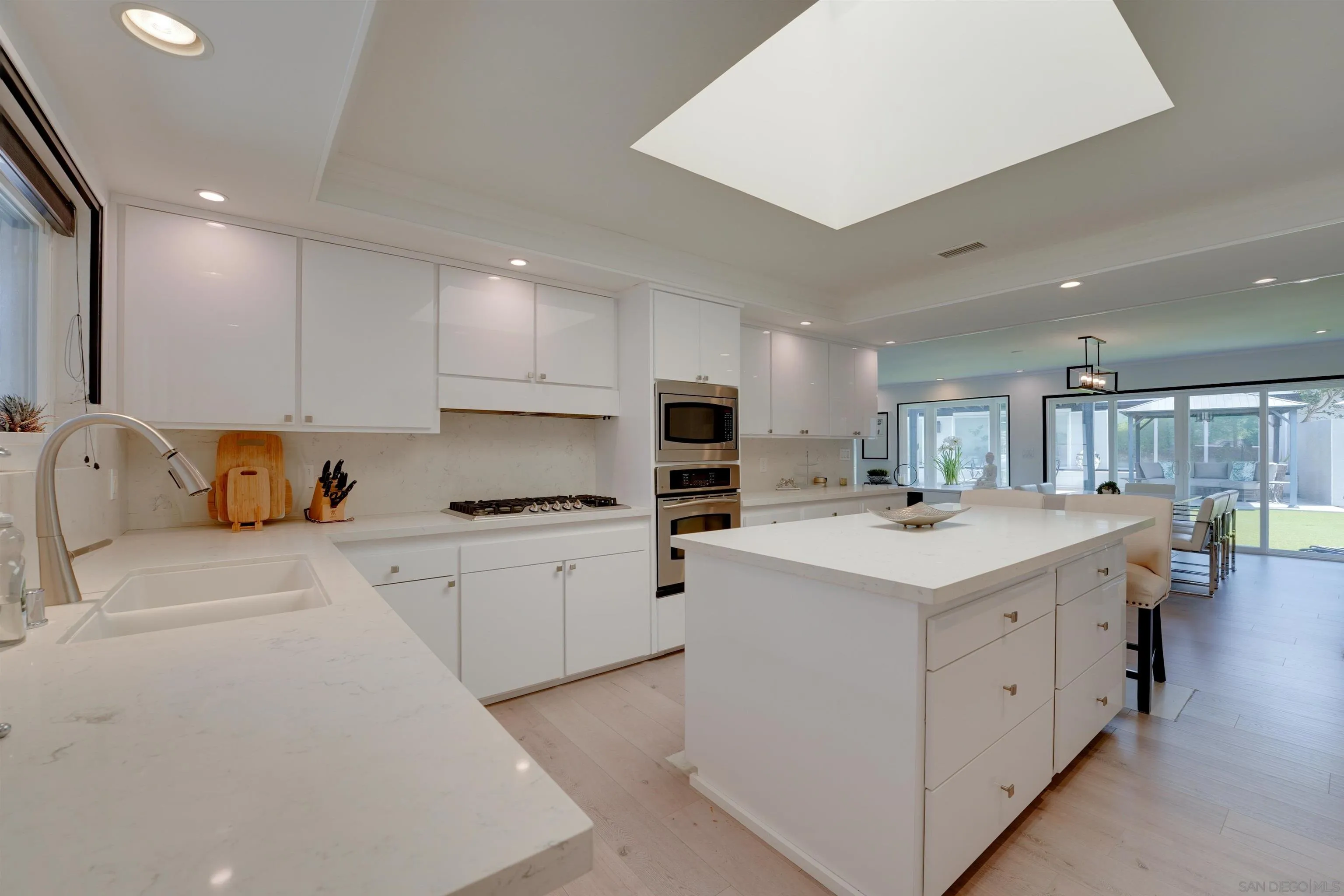 1806 Leeward Lane