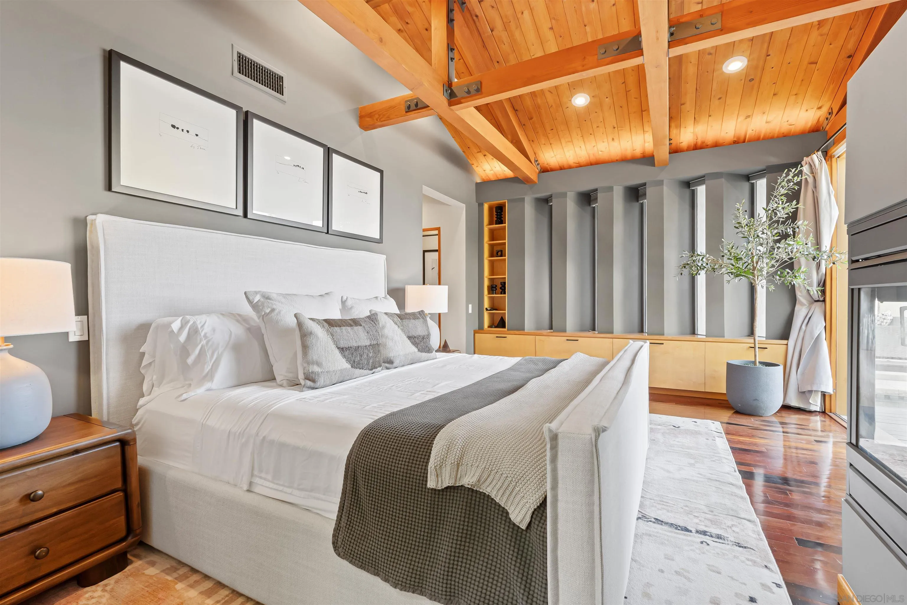 5259 Pacifica Dr