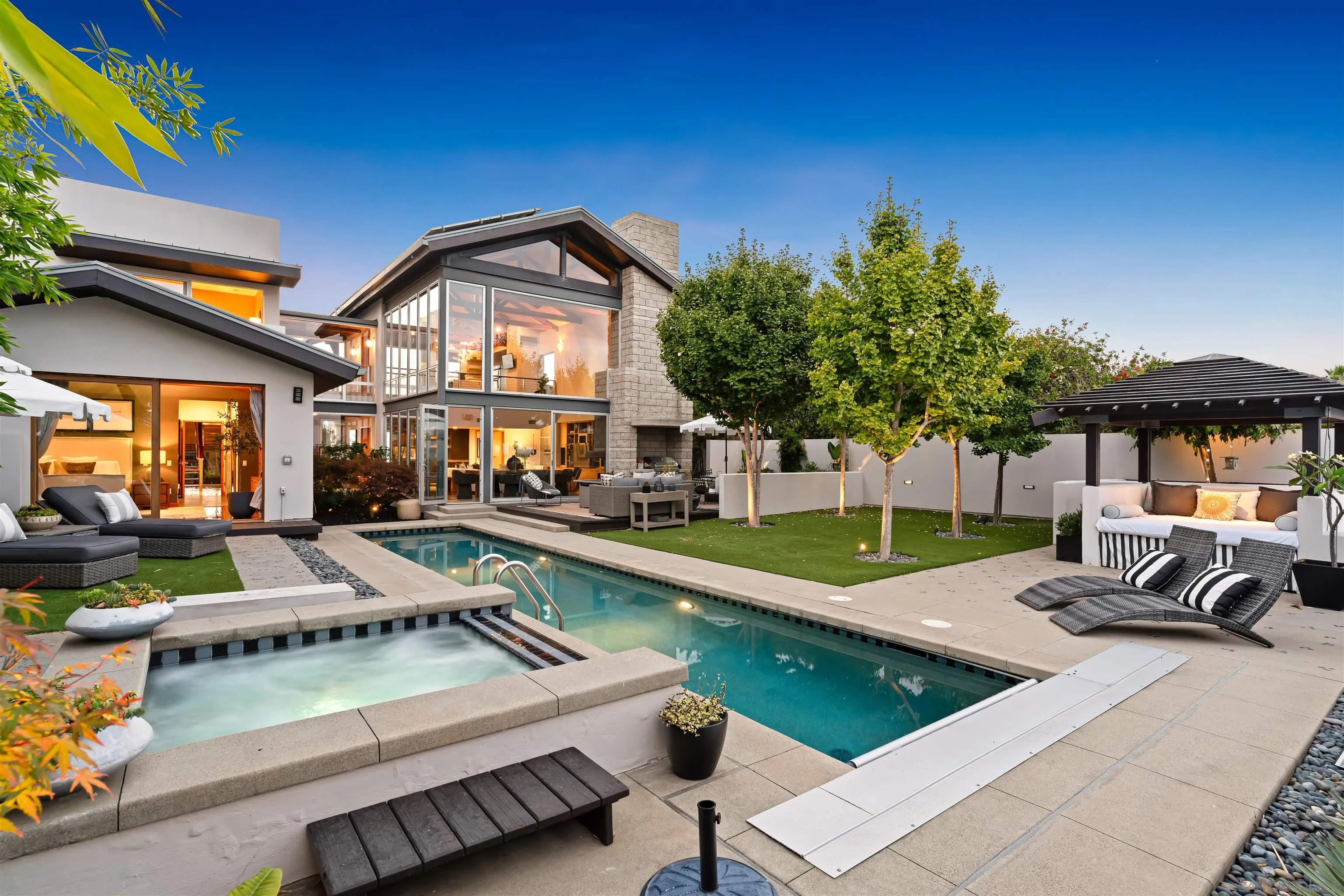 5259 Pacifica Dr