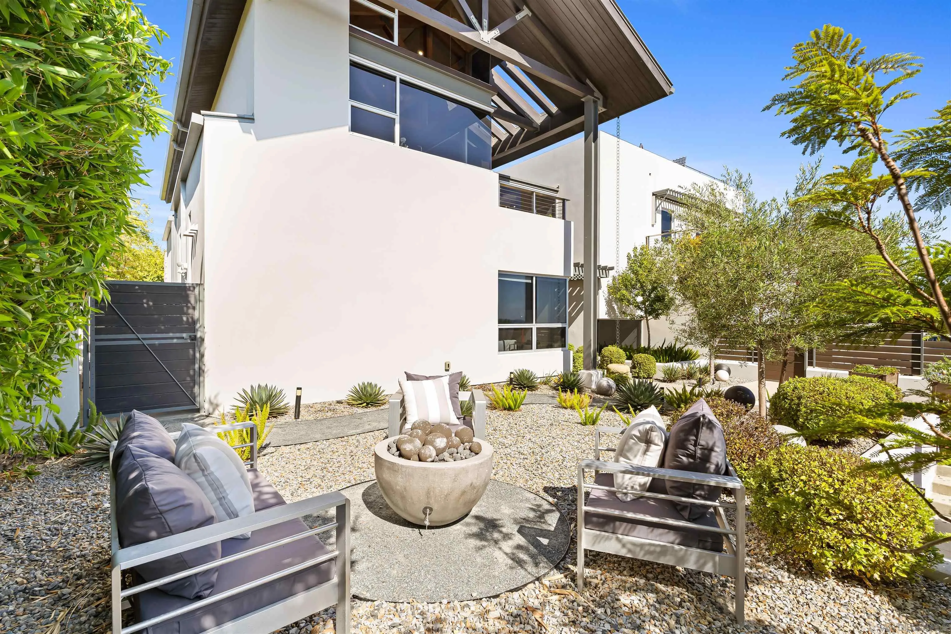 5259 Pacifica Dr