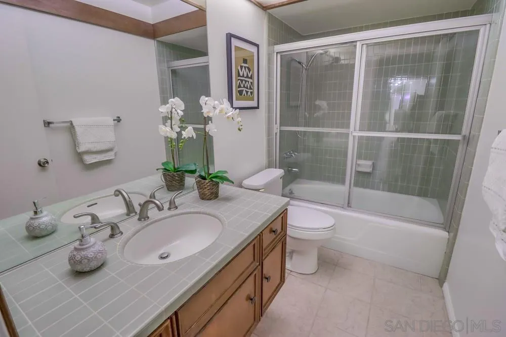 4402 Collwood Ln