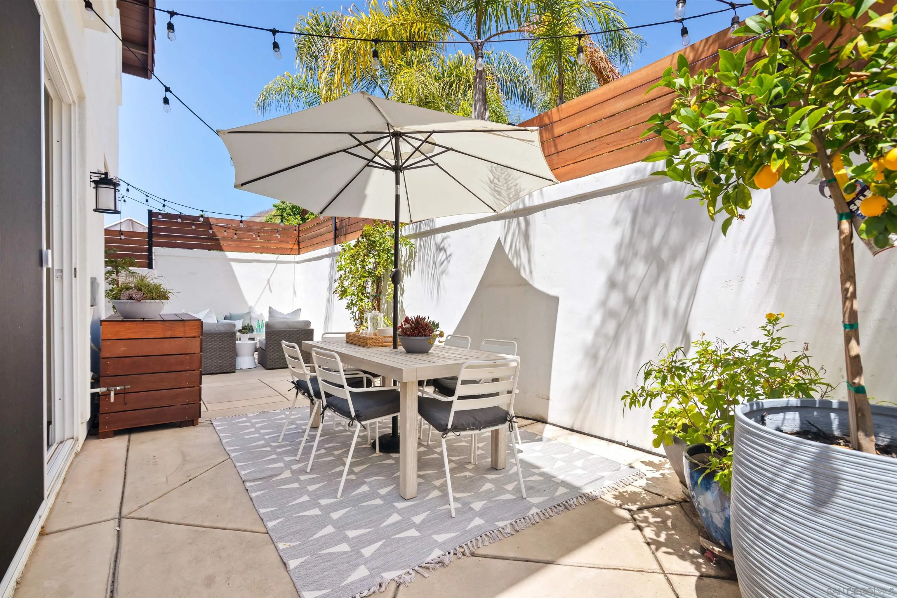1040 Van Nuys Street