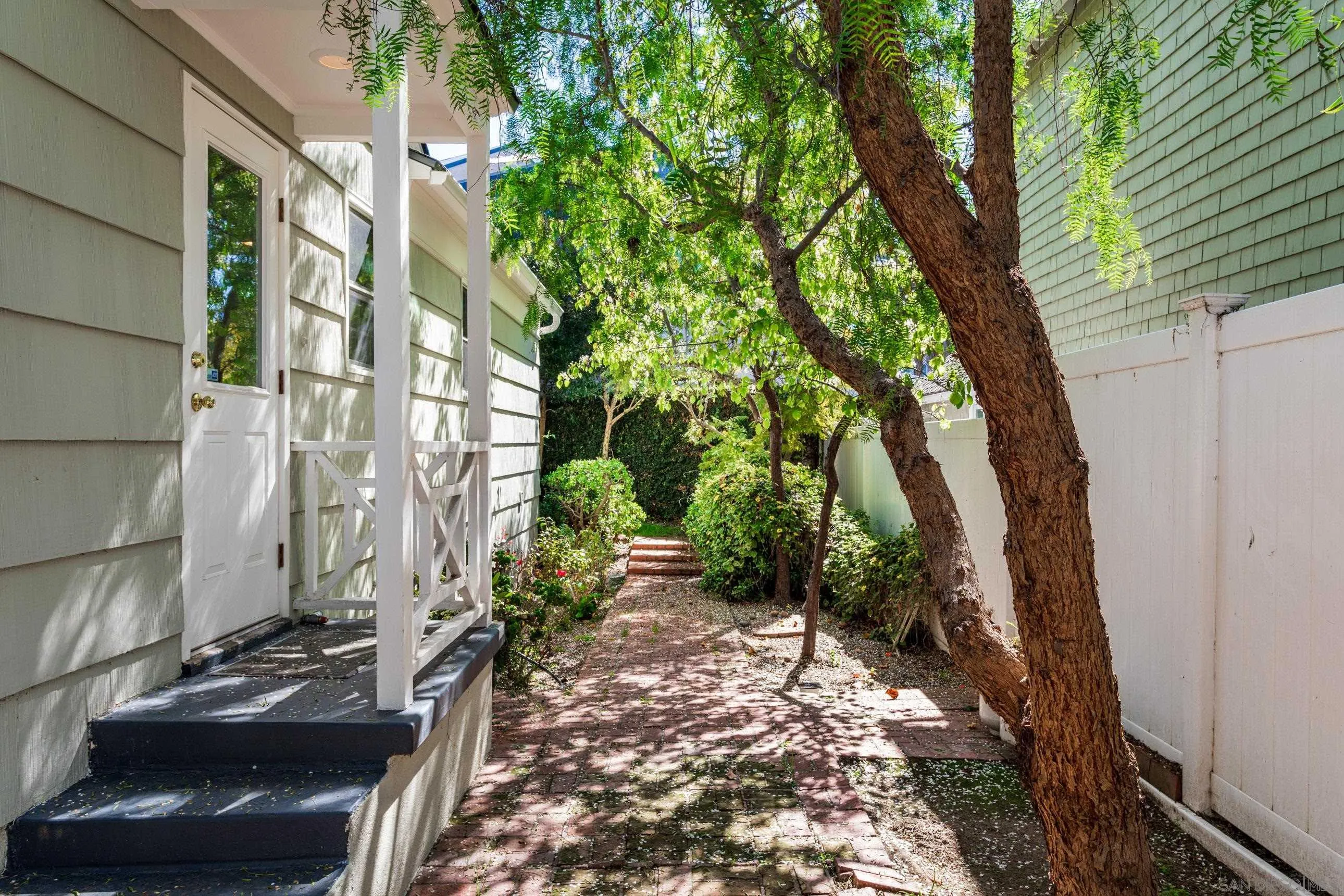 1211 Virginia Way