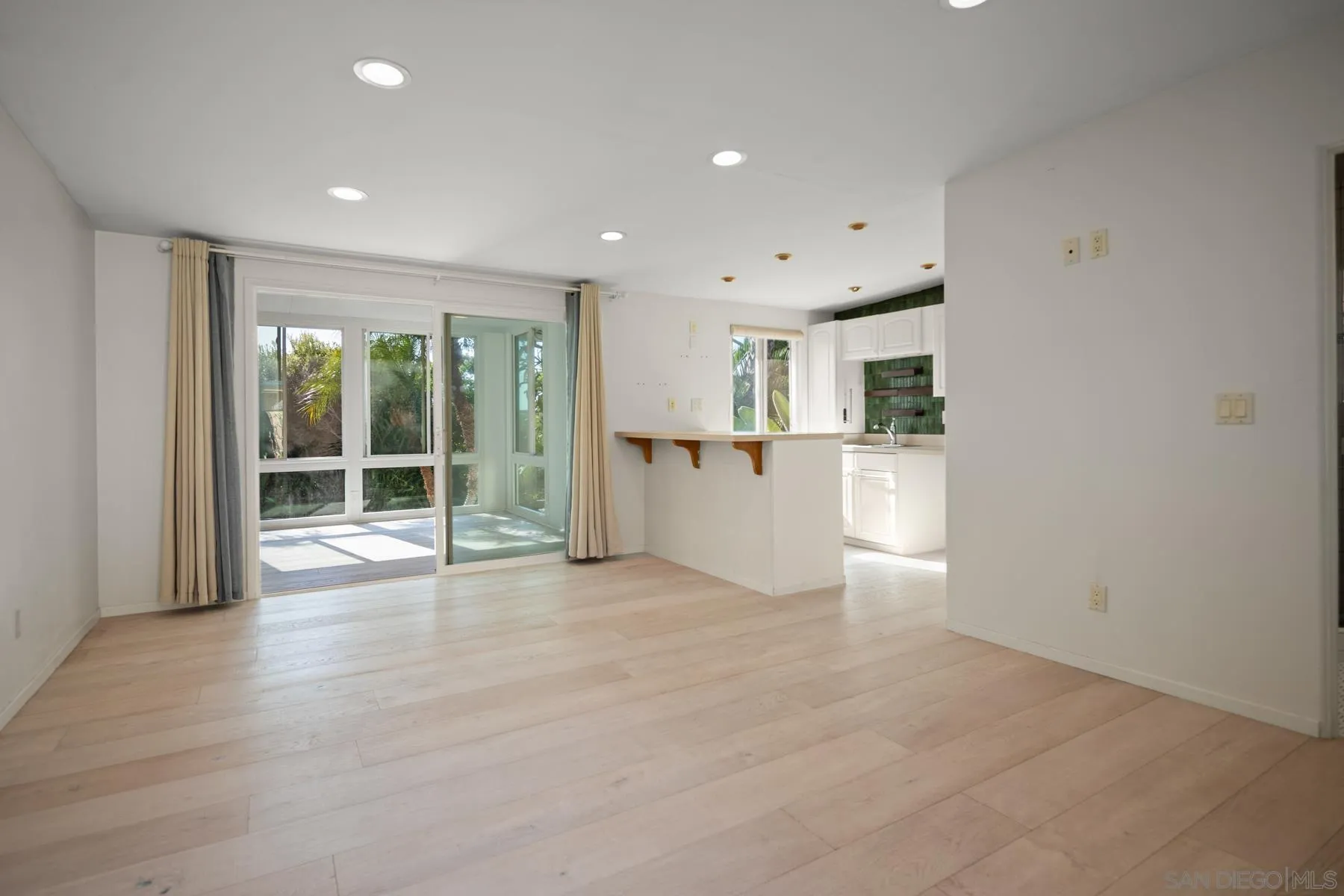 2351 Calle Corta