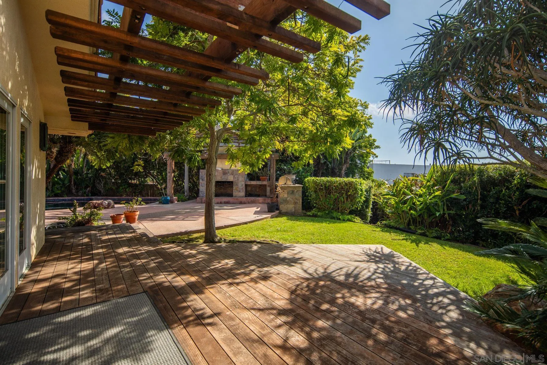 2351 Calle Corta
