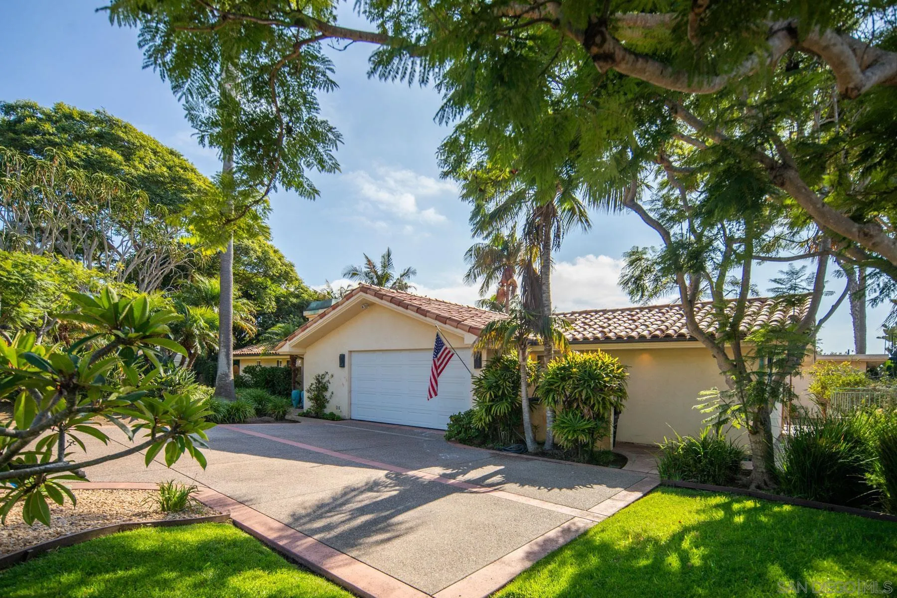 2351 Calle Corta