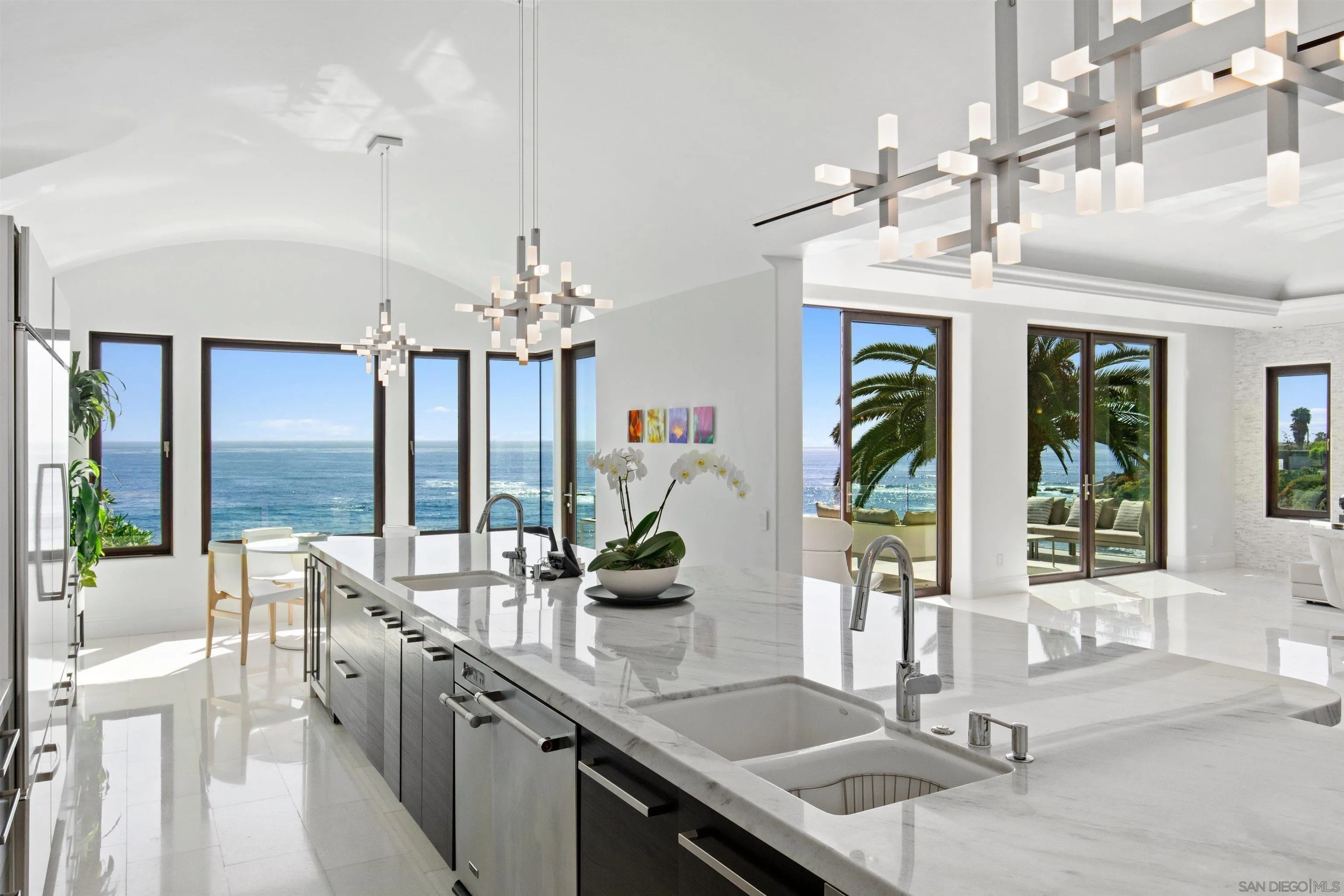 5850 Camino De La Costa