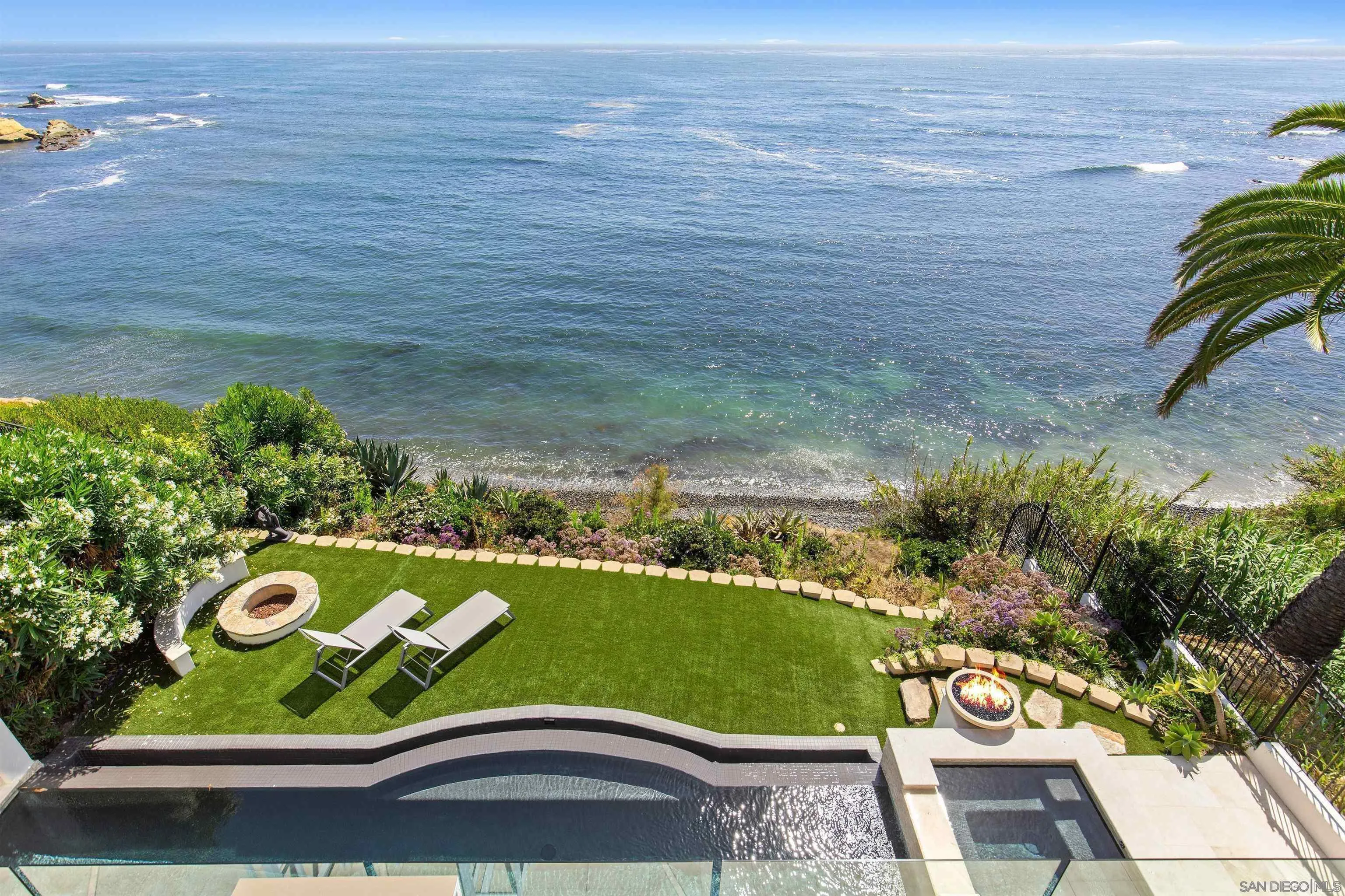 5850 Camino De La Costa