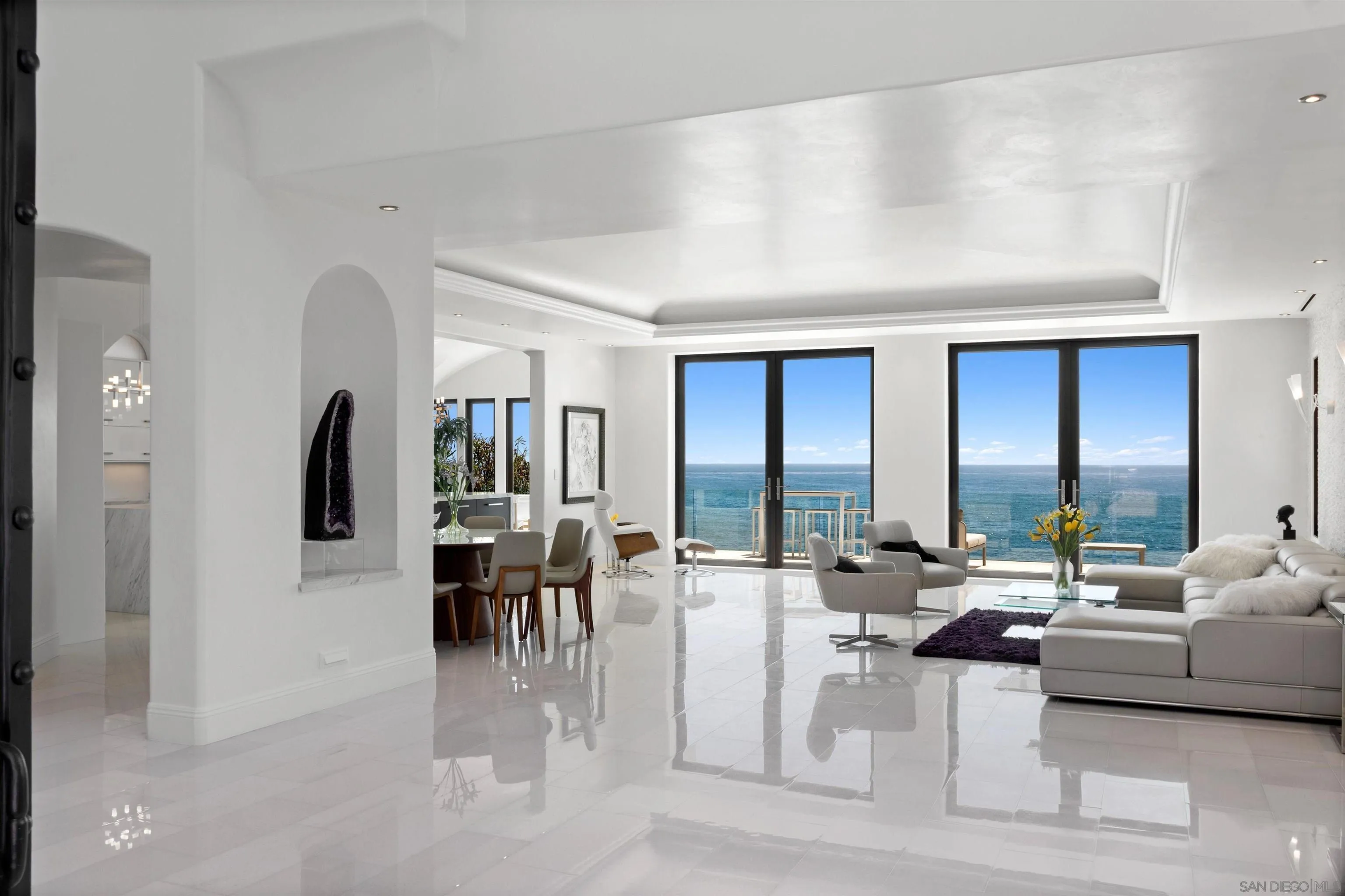 5850 Camino De La Costa