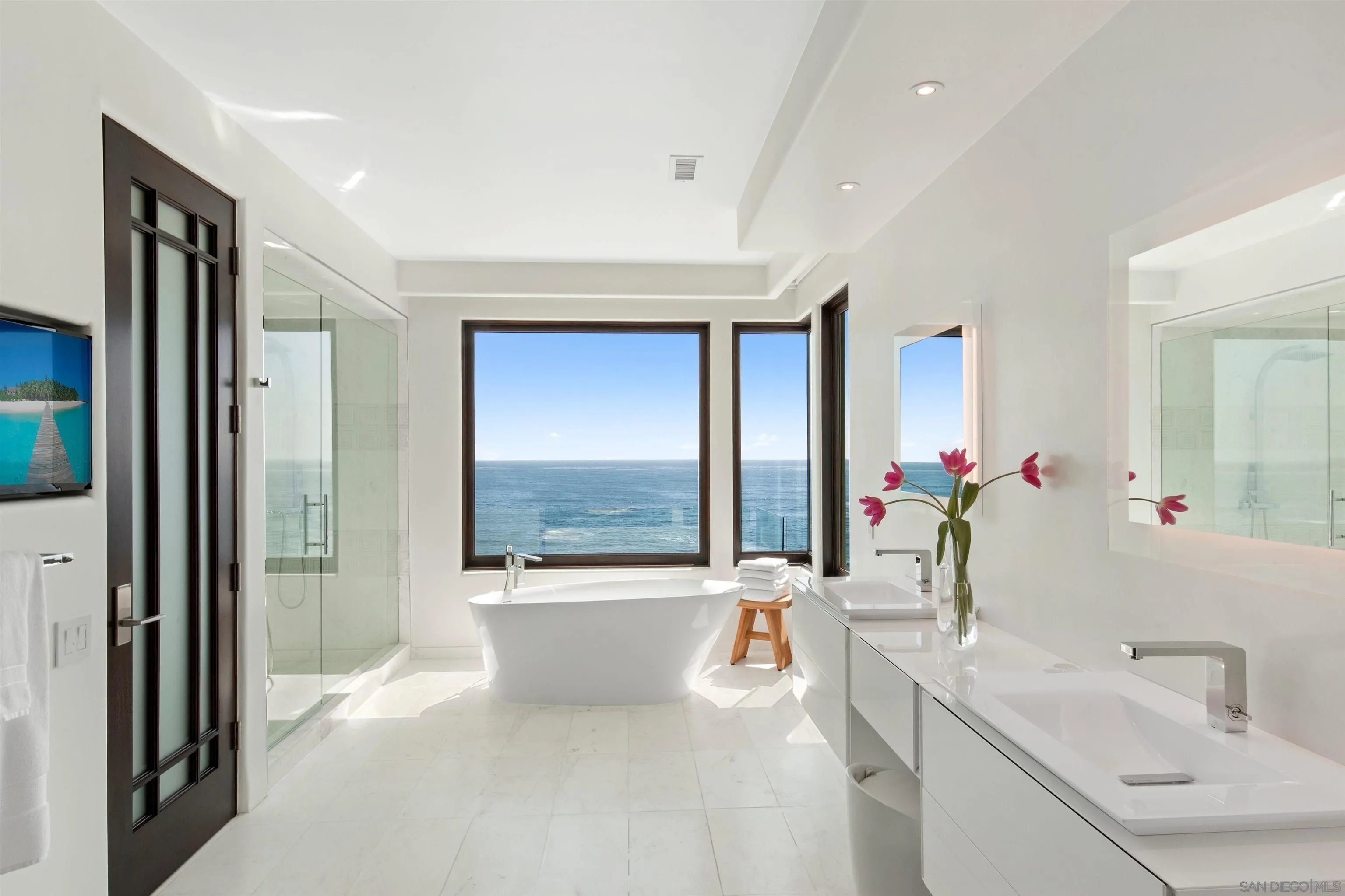 5850 Camino De La Costa