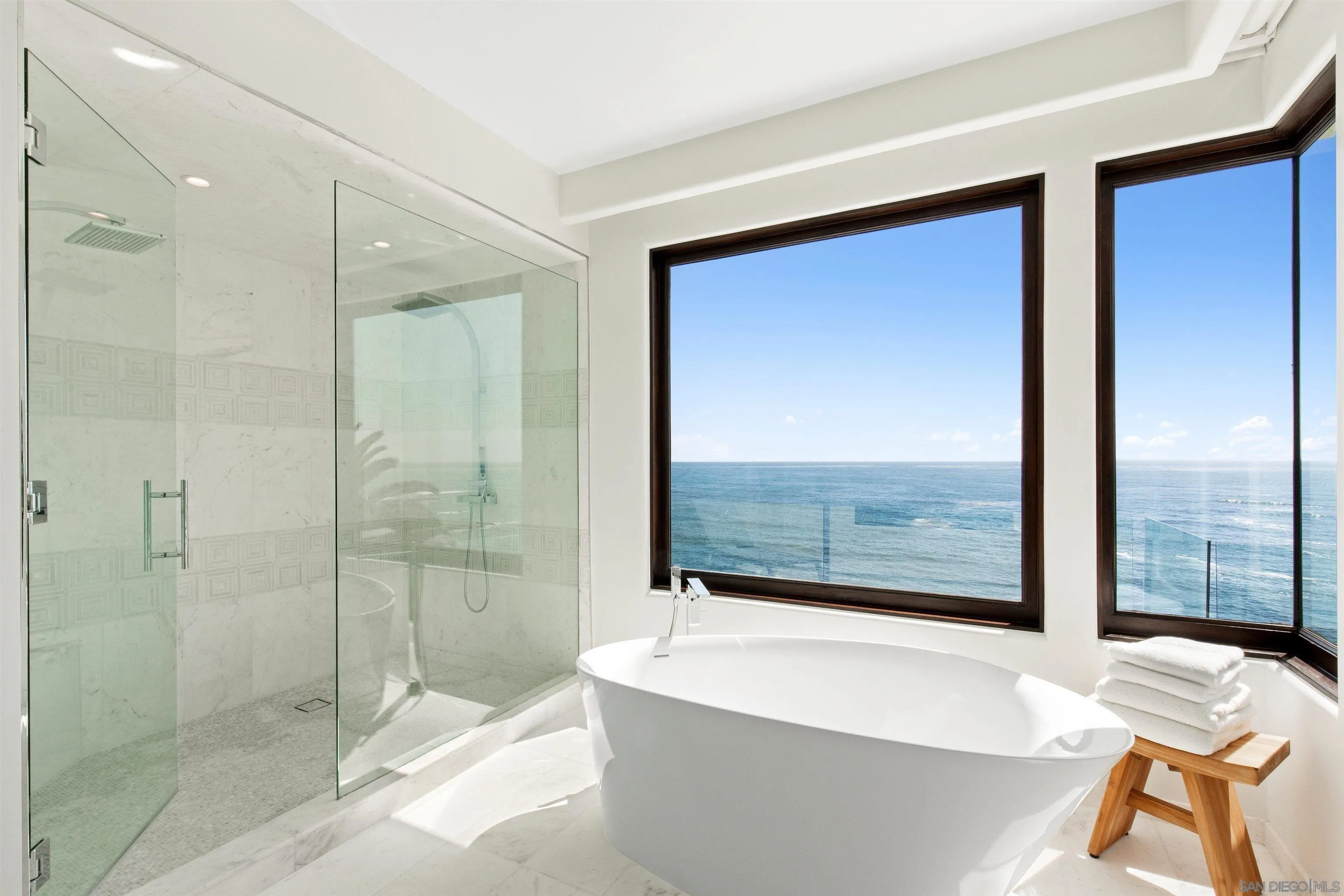 5850 Camino De La Costa