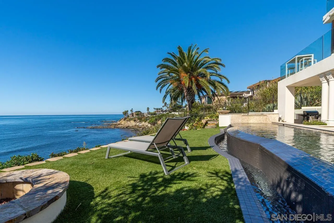 5850 Camino De La Costa