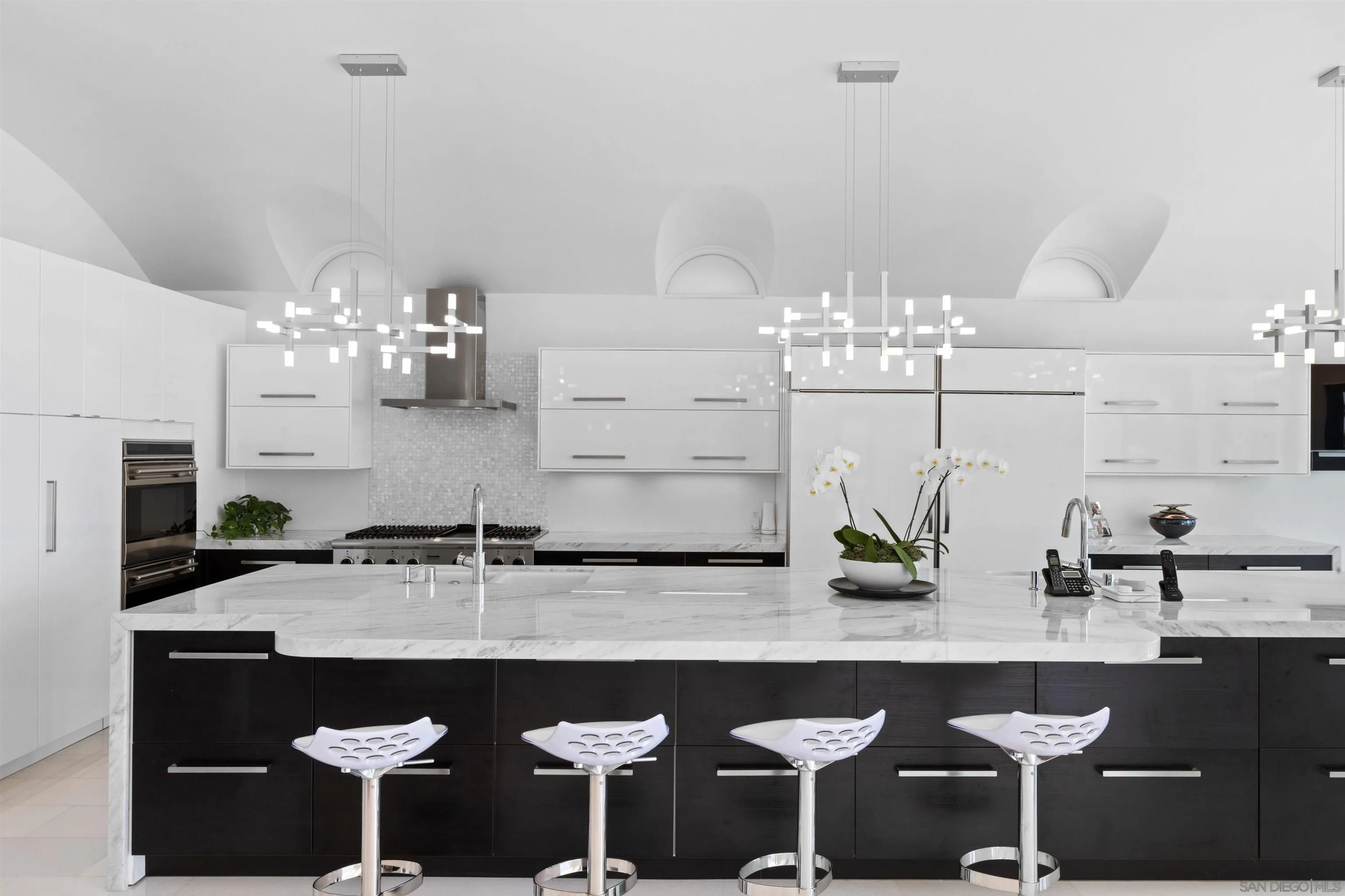 5850 Camino De La Costa