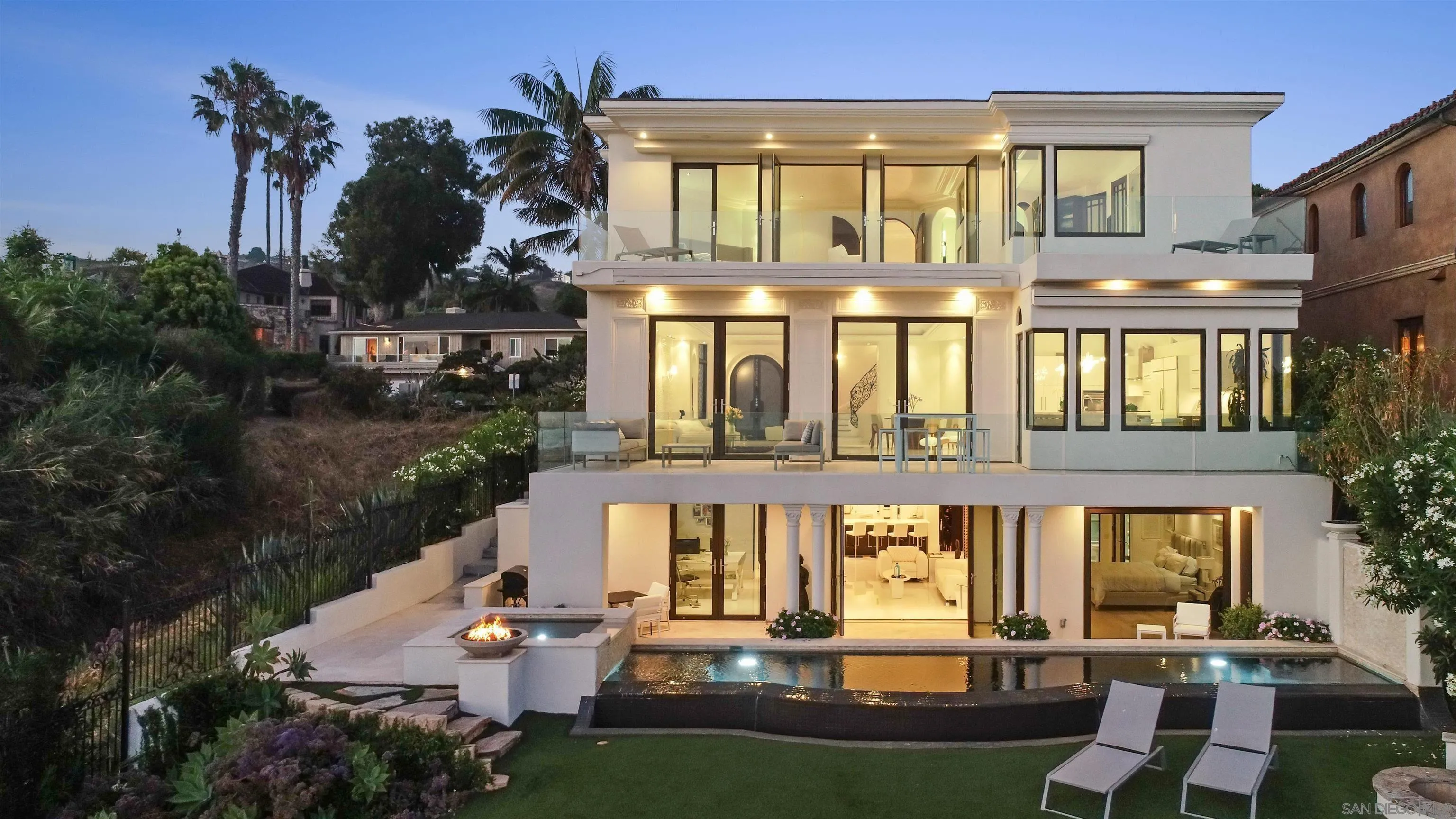 5850 Camino De La Costa