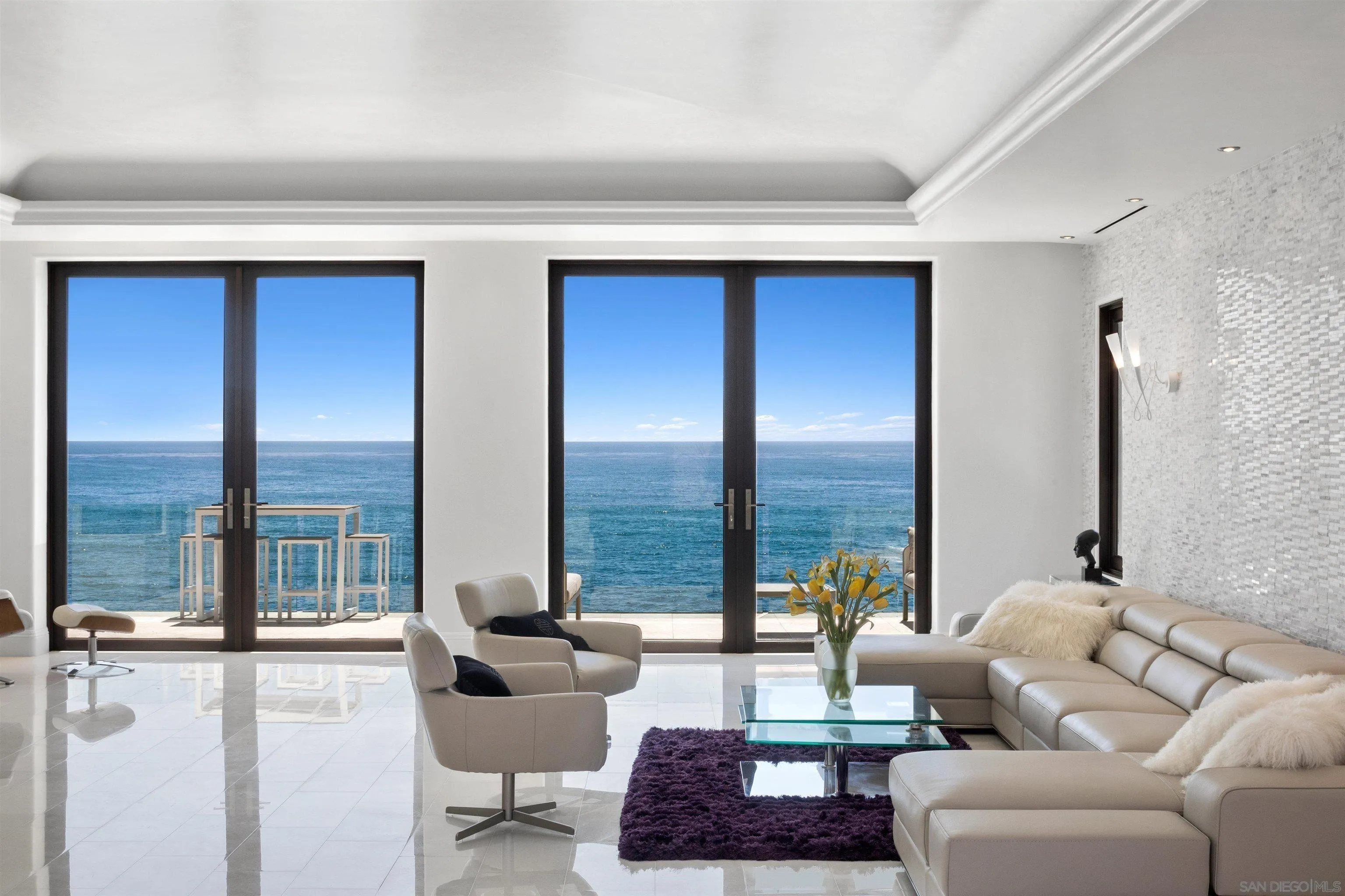 5850 Camino De La Costa