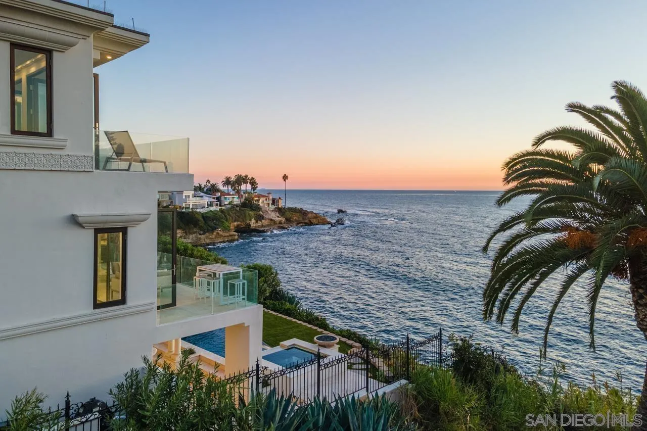 5850 Camino De La Costa